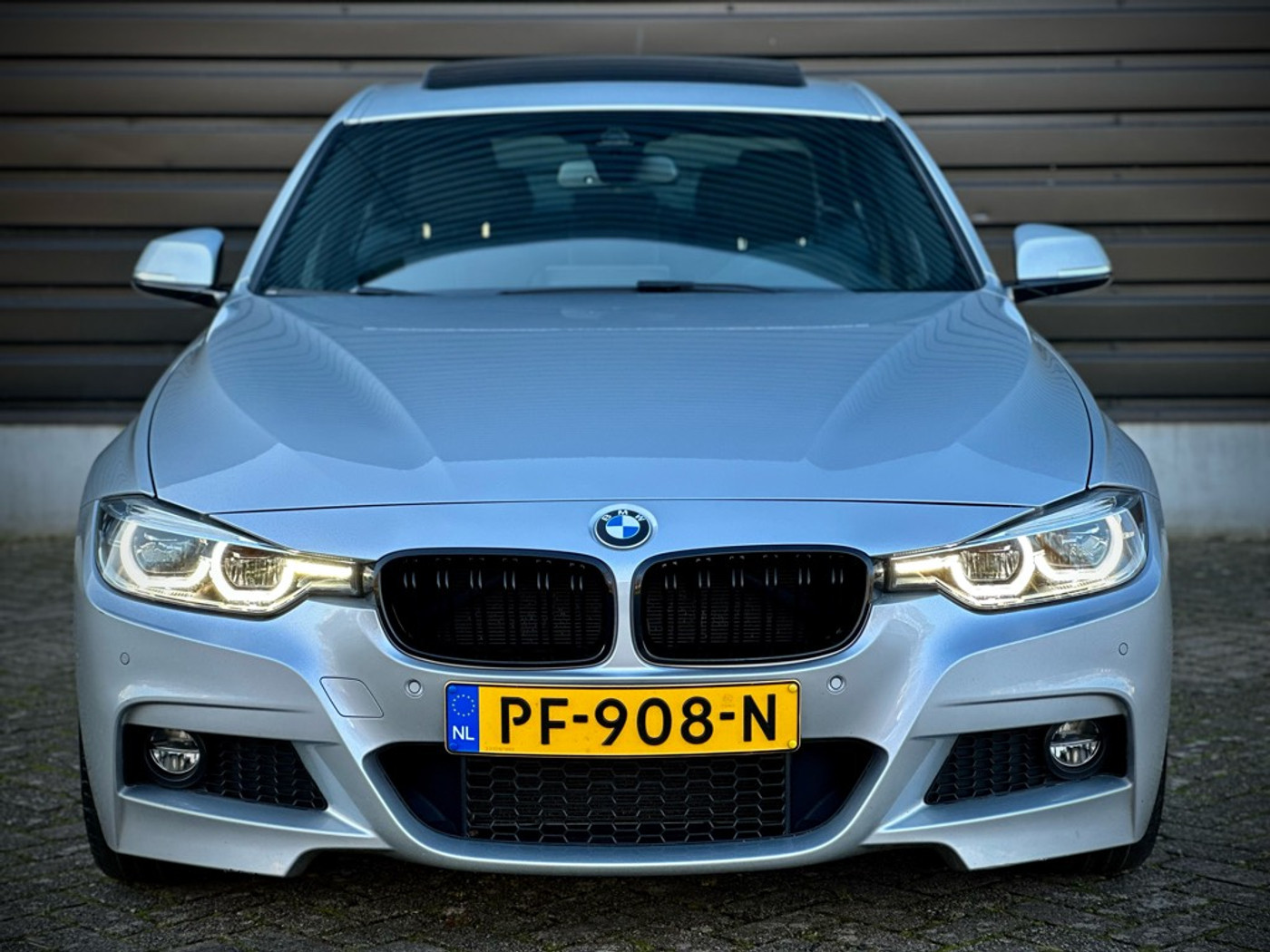Foto van BMW 330i