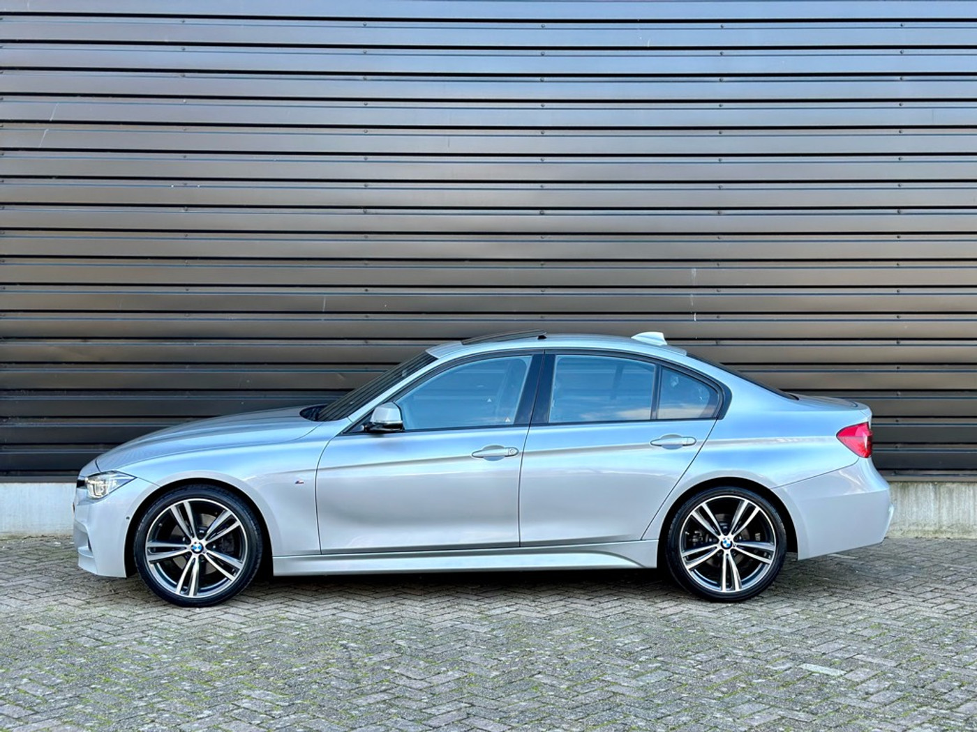 Foto van BMW 330i