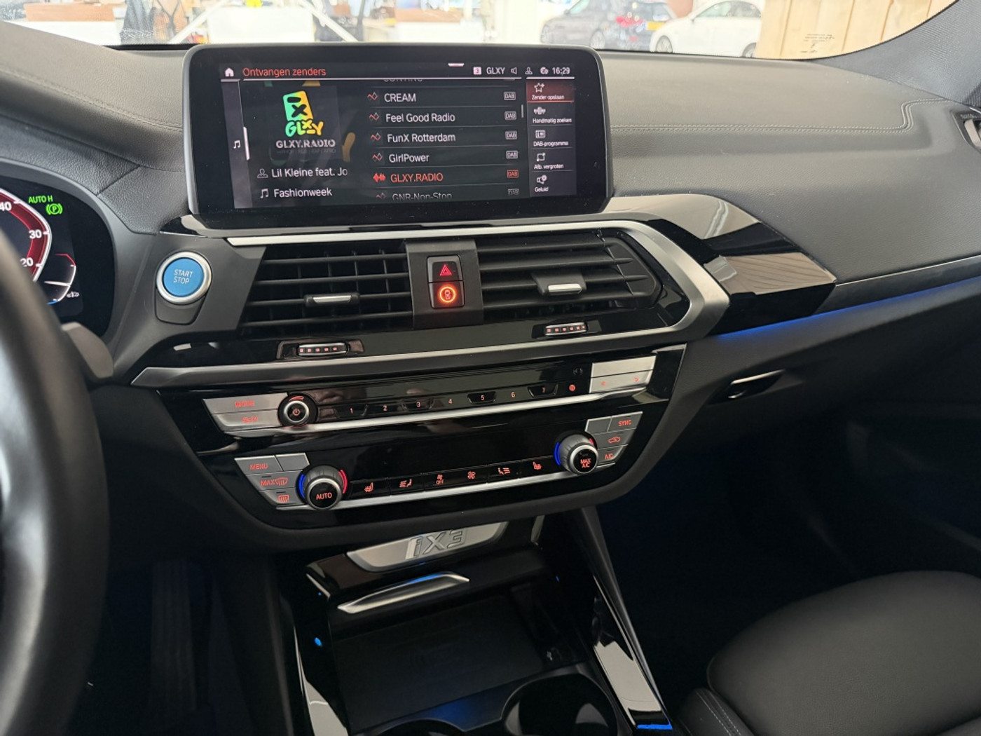 Foto van BMW Ix3
