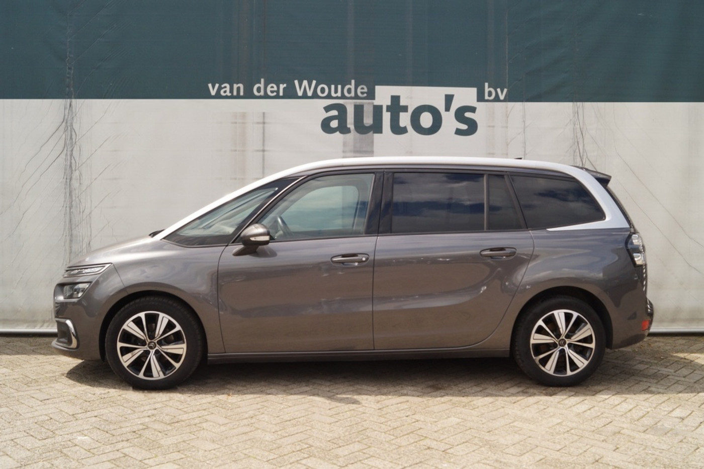 Citroen C4 Spacetourer 1.2 PureTech Business -NAVI-ECC-PDC- 2019 - voorkant