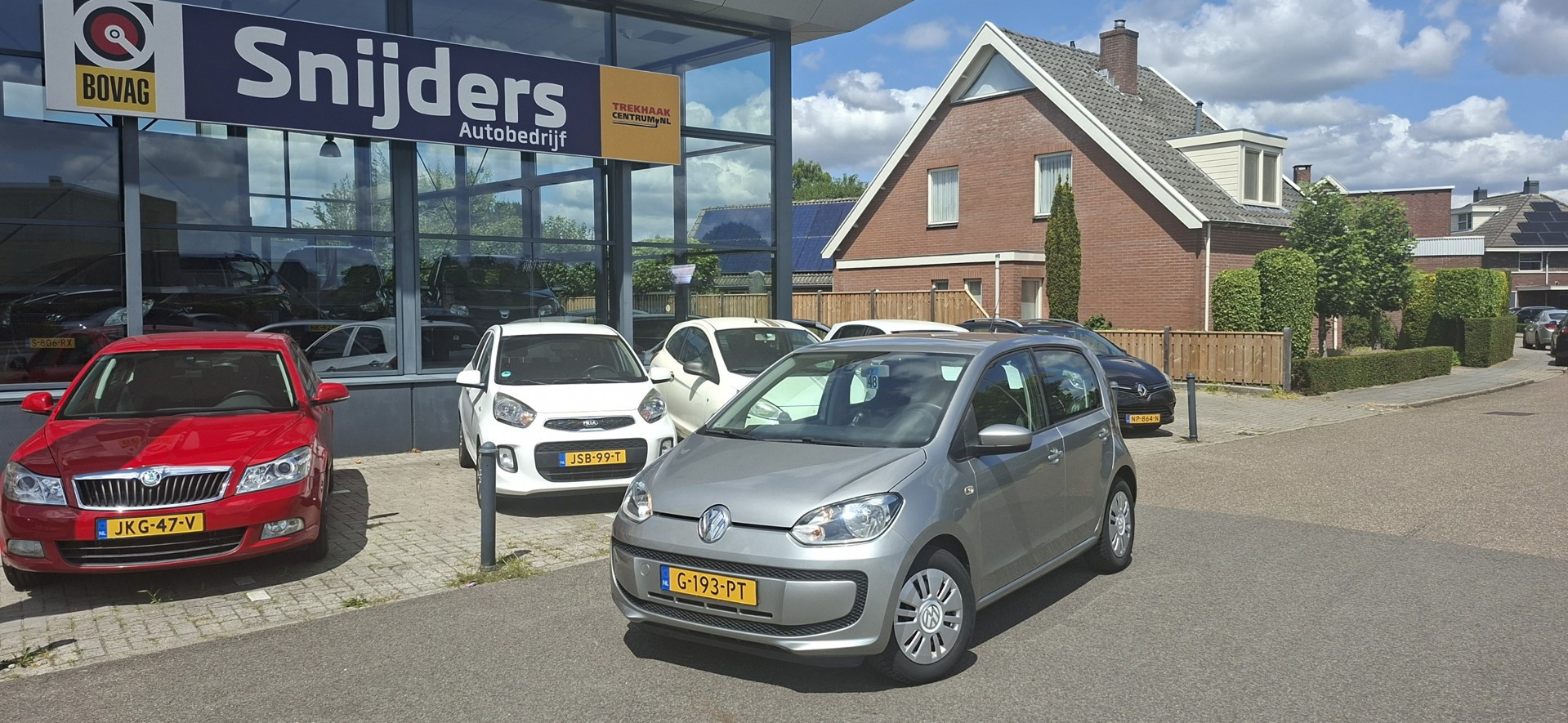 Volkswagen Up 1.0 move up! BlueMotion  NAVI/PDC/CRUISECONTROL 2013 - voorkant