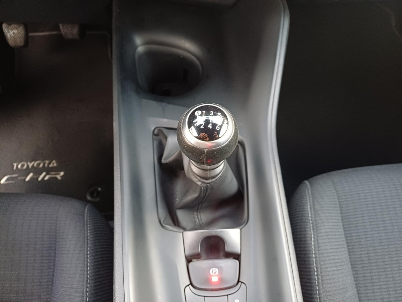 Foto van Toyota C-hr