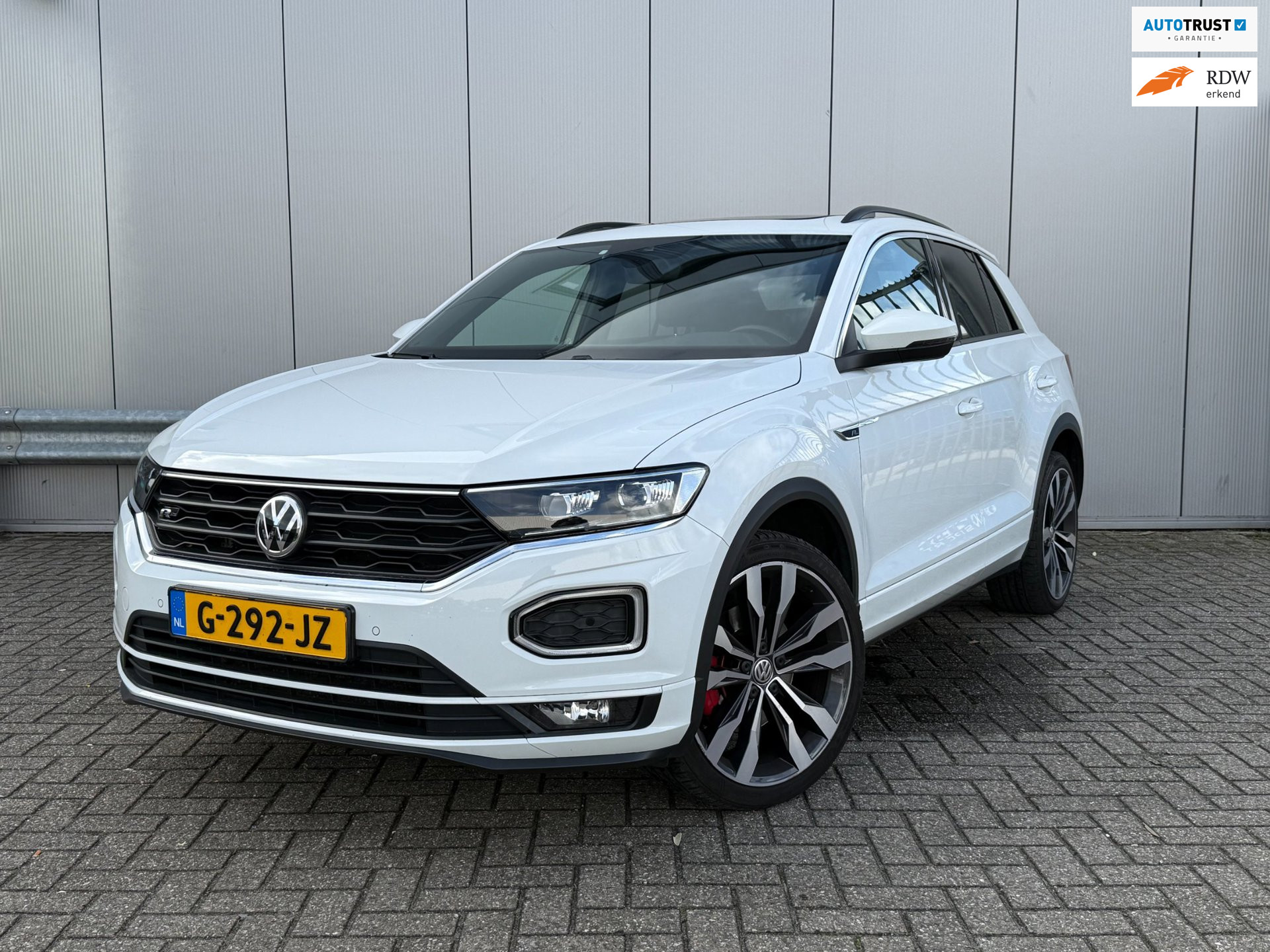 Volkswagen T-roc 1.5 TSI Sport | 3x R-Line | Panoramadak | Stoelverwarming | Trekhaak | BOMVOL! 2019 - voorkant