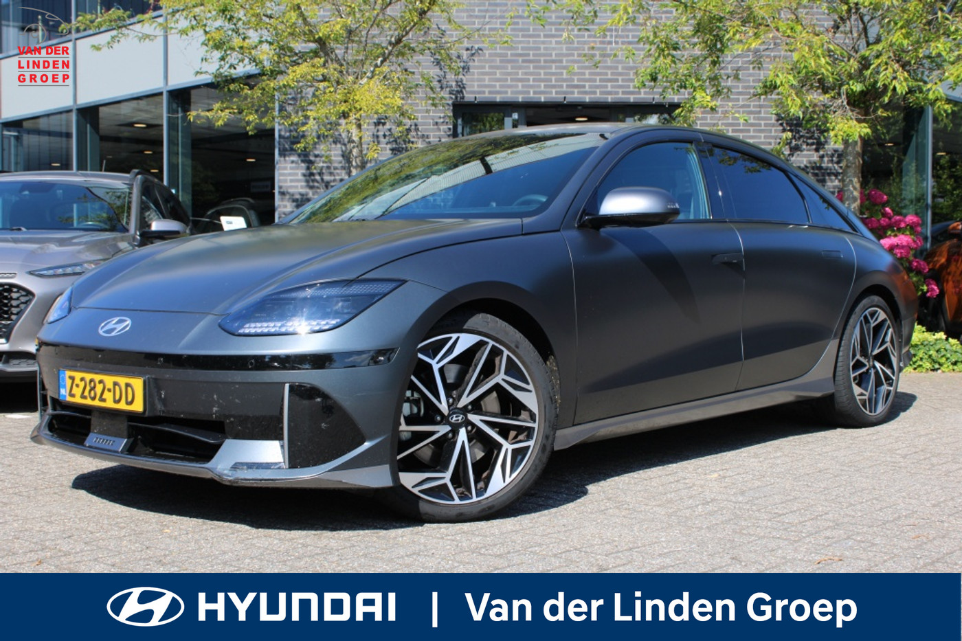 Hyundai Ioniq6 Lounge 77.4 kWh Warmtepomp Bose/360cam/20"/ Afn. Trek 2024 - voorkant