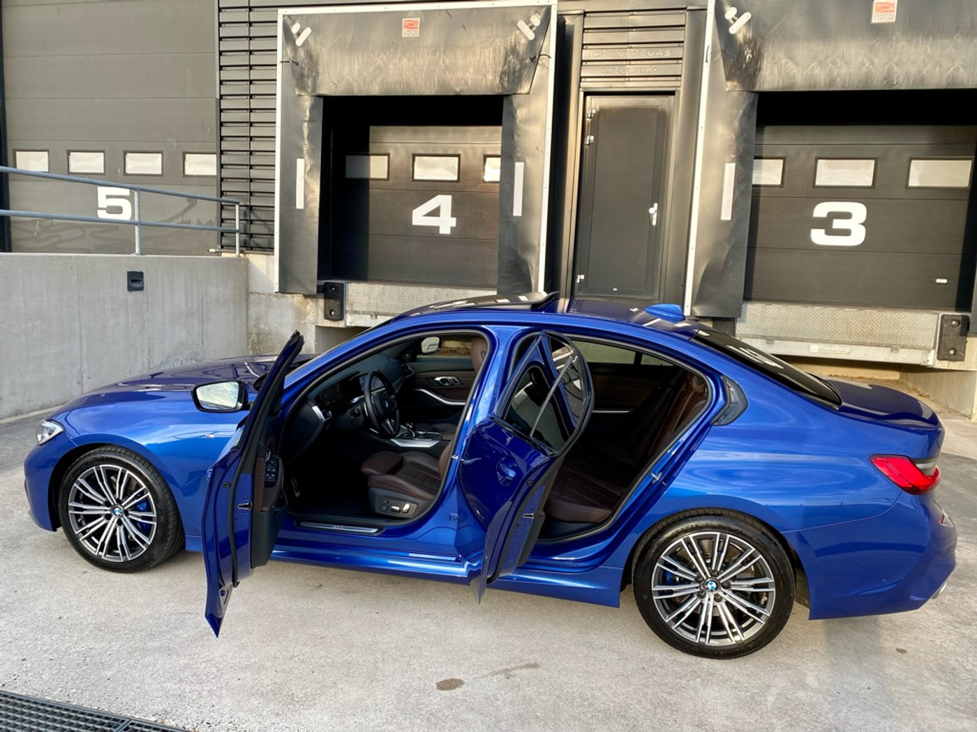 Foto van BMW 330i