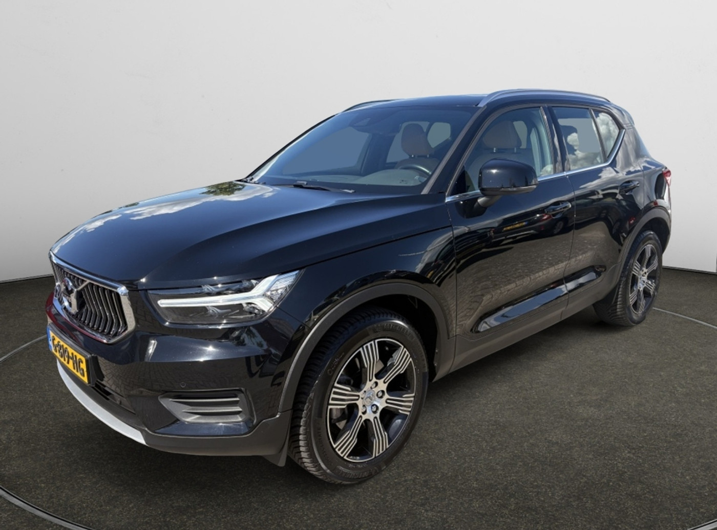 Volvo XC40 2.0 T4 Inscription | 1e eigenaar 2019 - voorkant