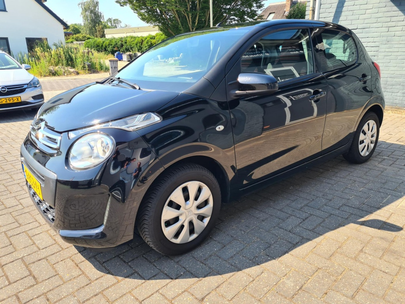 Citroen C1 1.0 VTi Feel Trekhaak allseason 2019 - voorkant