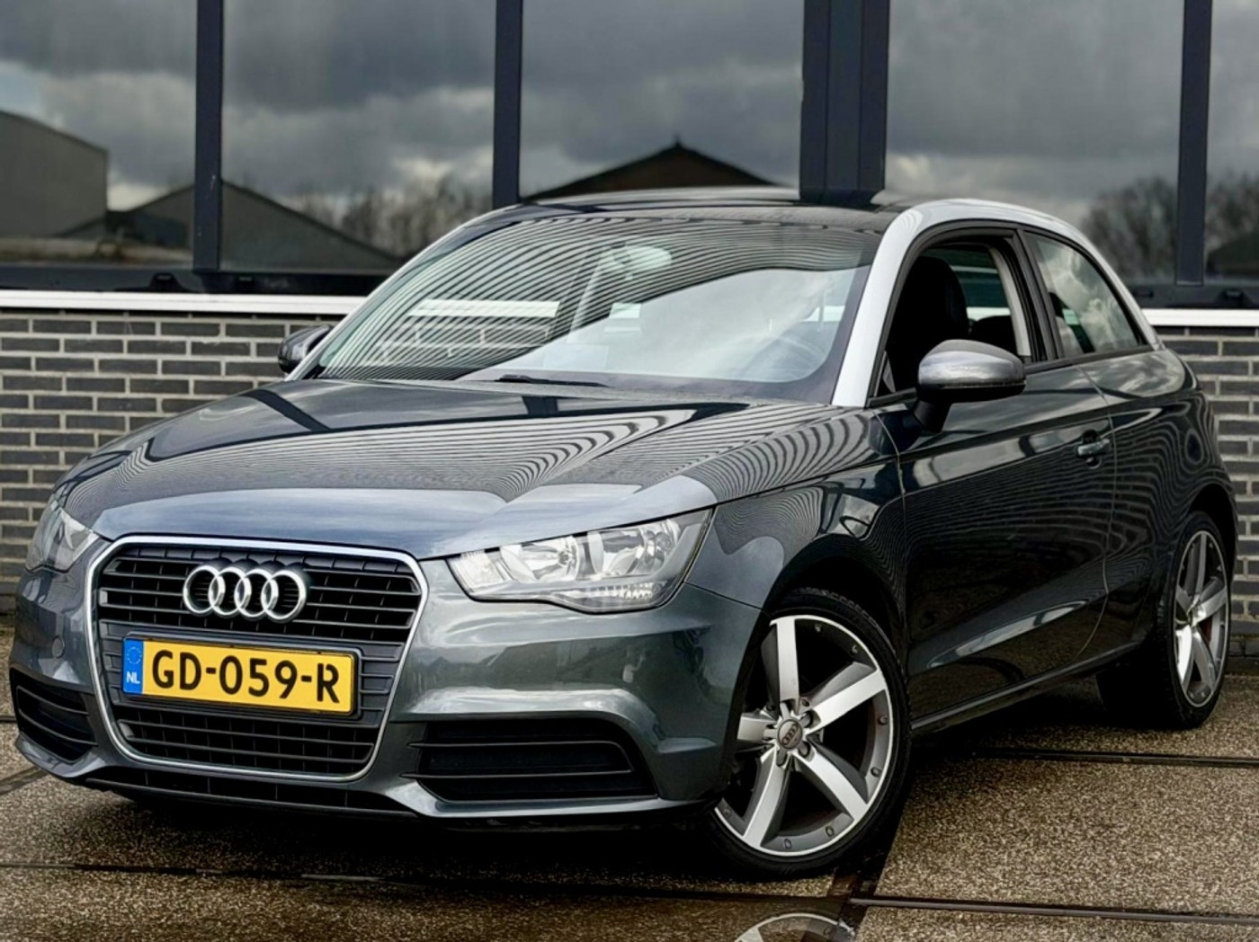 Audi Audi A1 1.2 TFSI Amb. PL. B. |Airco |Schuifdak |Navi 2011 - voorkant