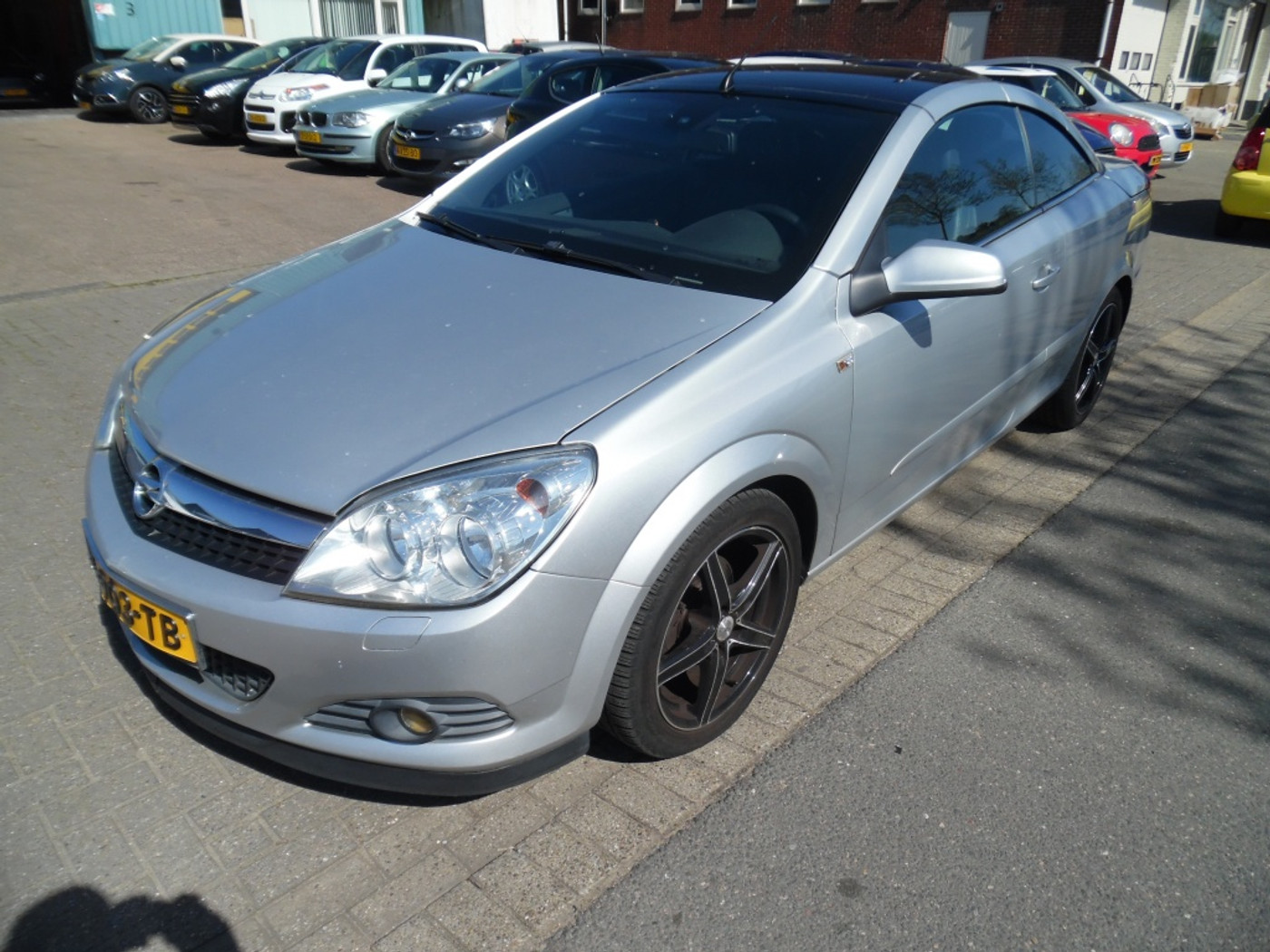 Opel Astra Twin Top 1.6 Edition apk 12.26 airco 2010 - voorkant