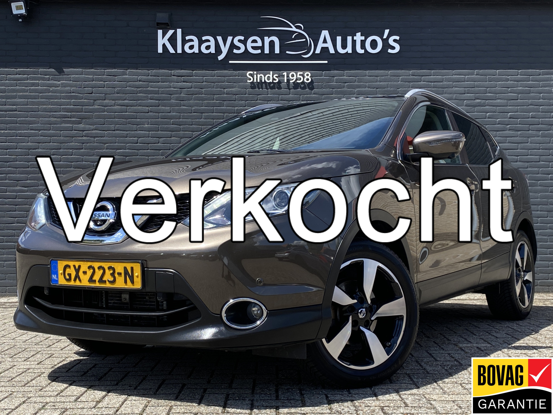 Nissan Nissan Qashqai 1.2 Connect Edition 116 pk AUT. | dealer onderh. | 360 graden camera | panoramadak | trekhaak | all season banden 2015 - voorkant