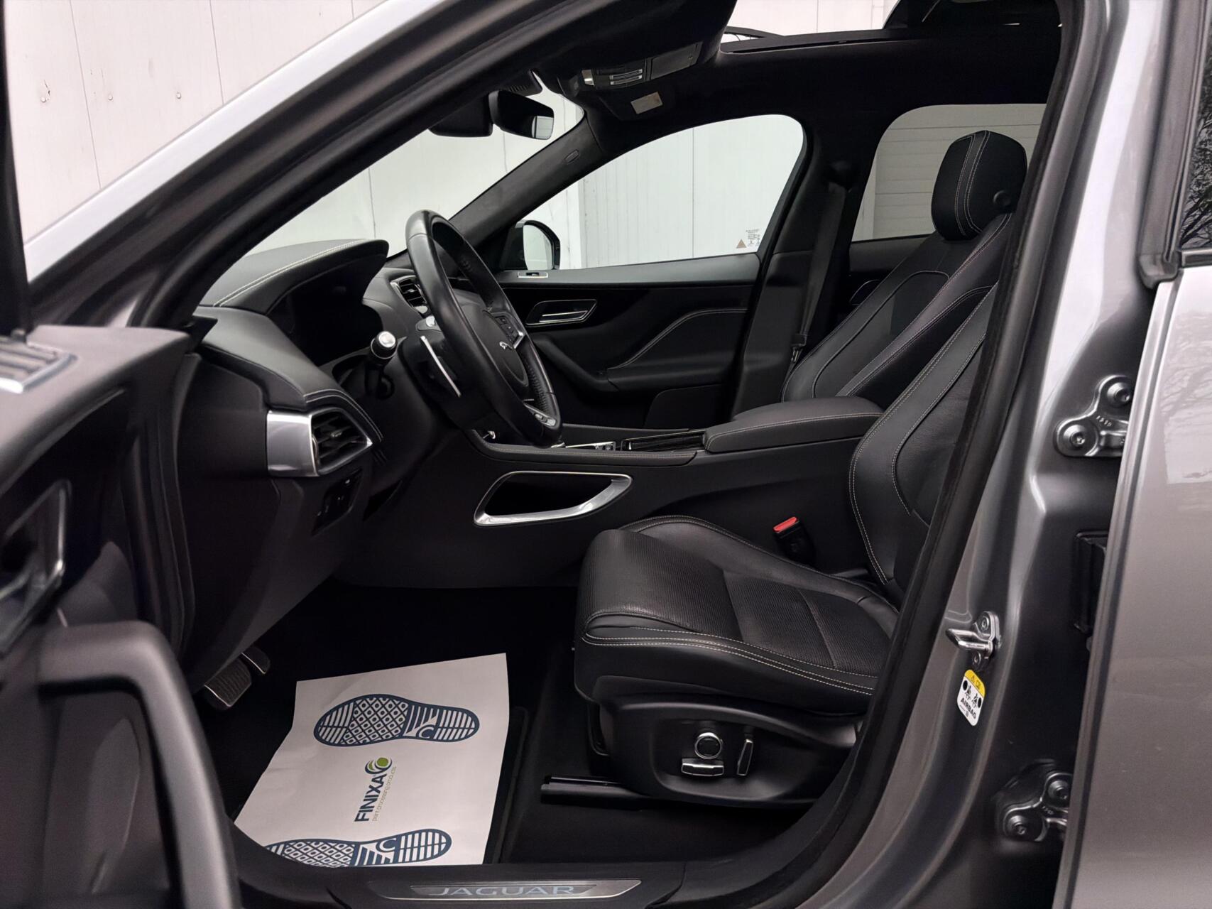 Foto van Jaguar Jaguar F-pace