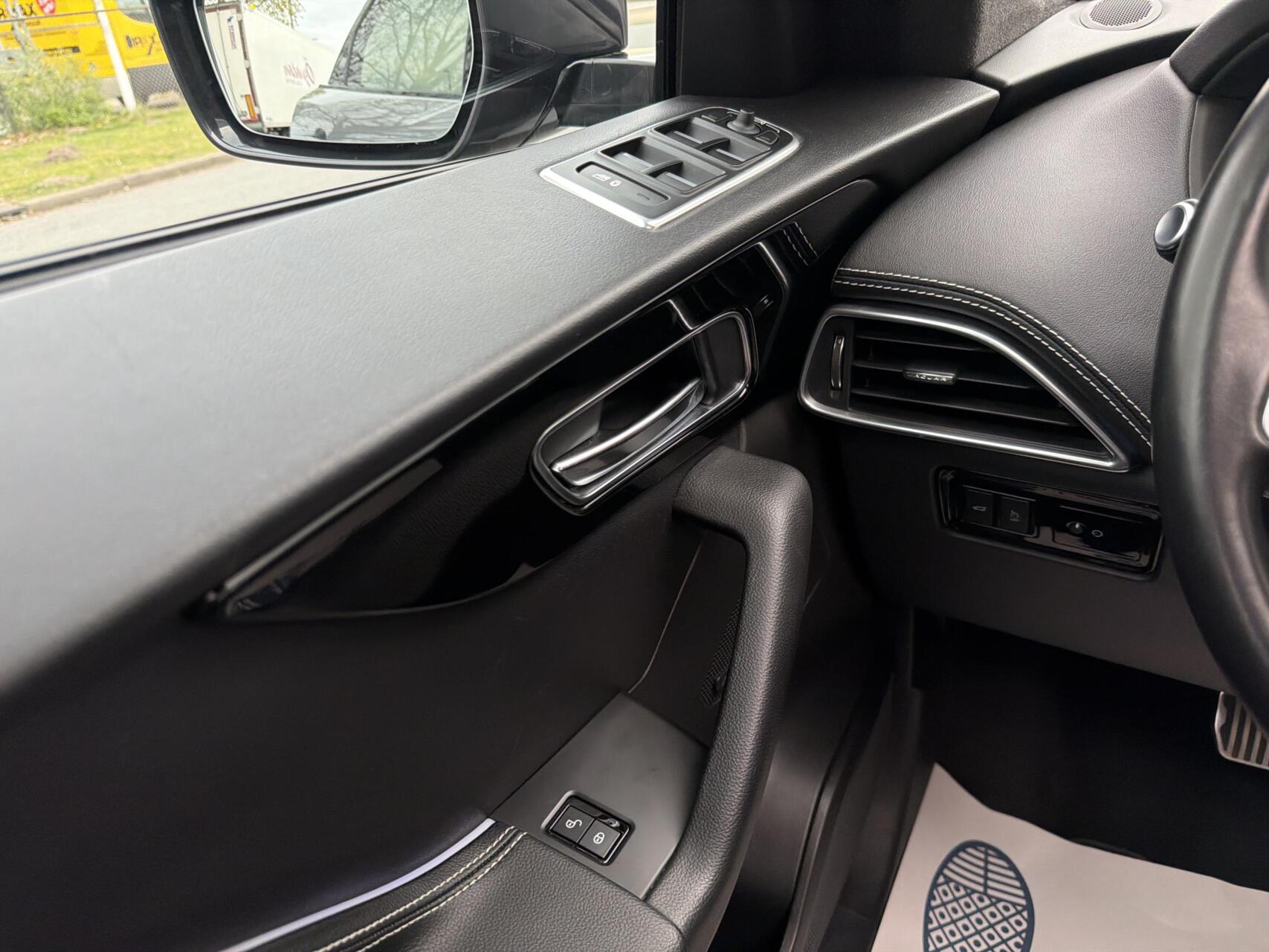 Foto van Jaguar Jaguar F-pace