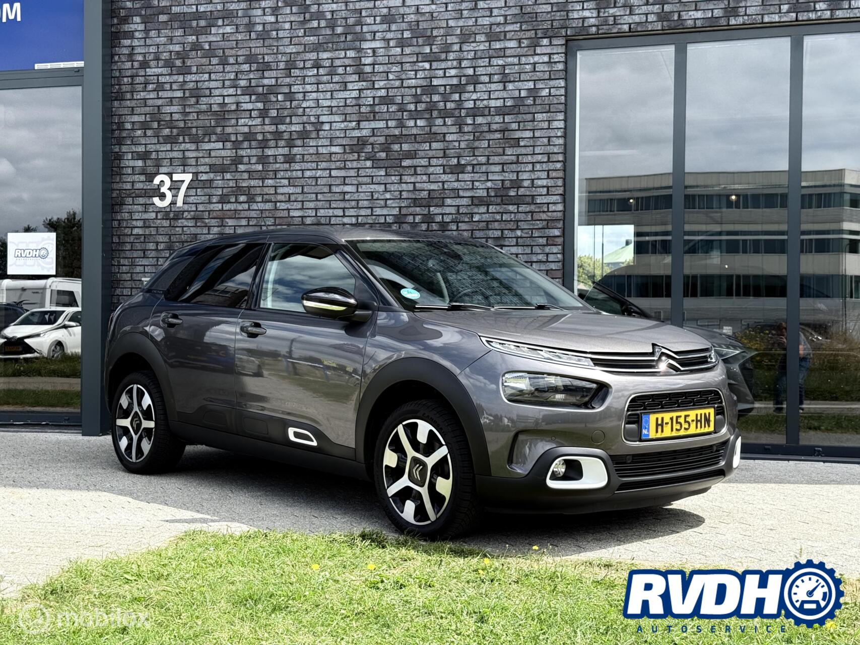 Citroen C4 Cactus 1.2 PureTech Shine 2019 - voorkant
