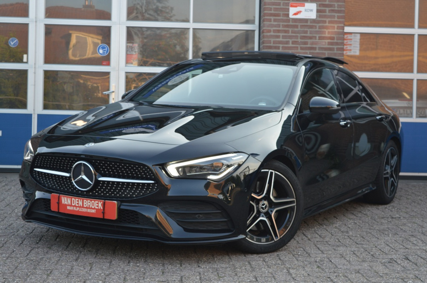 Mercedes-Benz Cla 200 200 AMG | AUT - PANODAK - CAMERA 2020 - voorkant