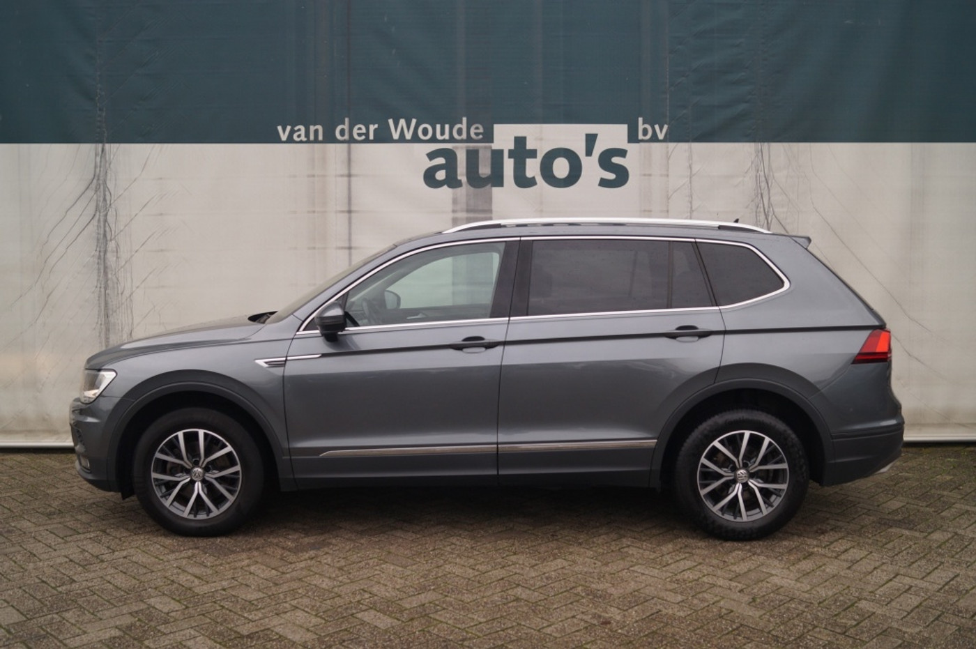 Volkswagen Tiguan 1.5 TSI Comfortline Business 2020 - voorkant