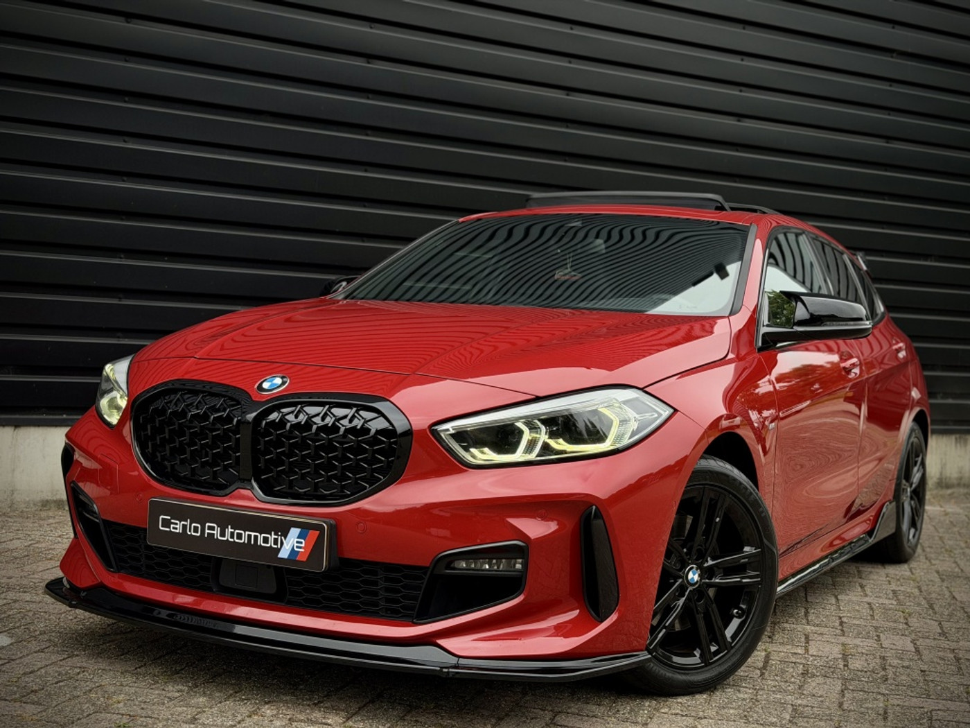 BMW 118i 118i M-PERF. M135 PANO|SCHAALSTOEL|HK|HUD|ACC 2020 - voorkant