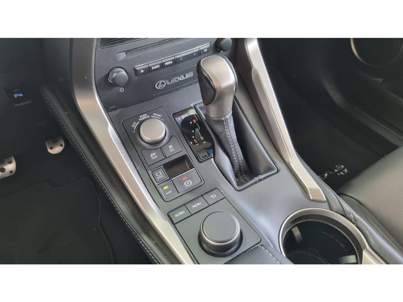 Foto van Lexus Lexus Nx300h