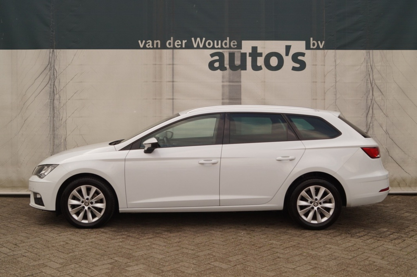 Seat Leon ST ST 1.6 TDI 115pk Style -NAVI-ECC-PDC- 2019 - voorkant