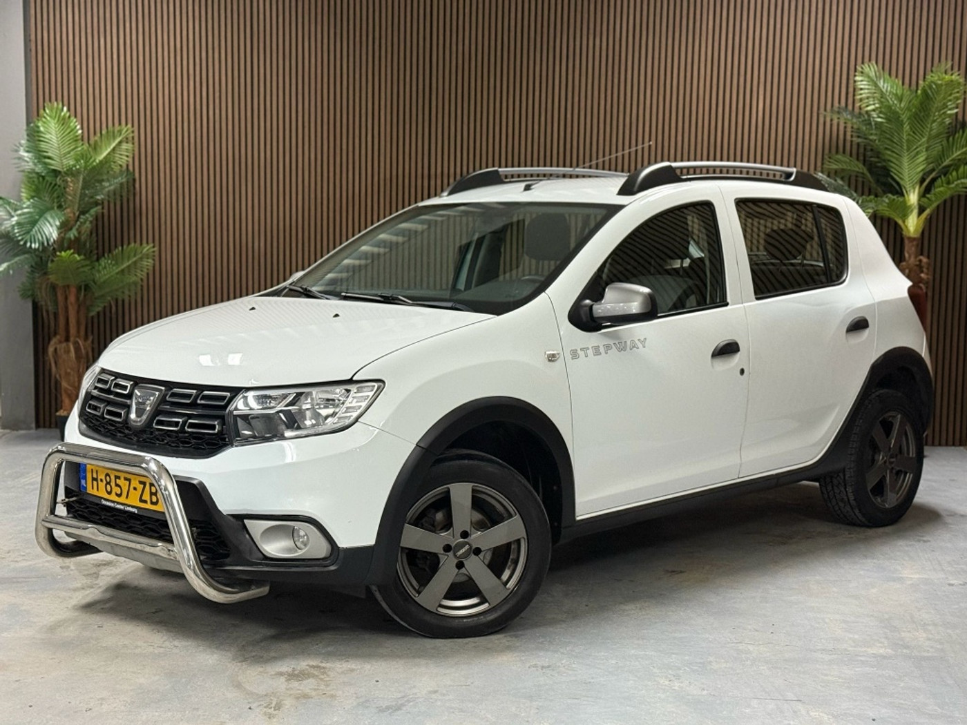 Dacia Sandero 0.9 TCe Bi-F Royaal 2018 - voorkant