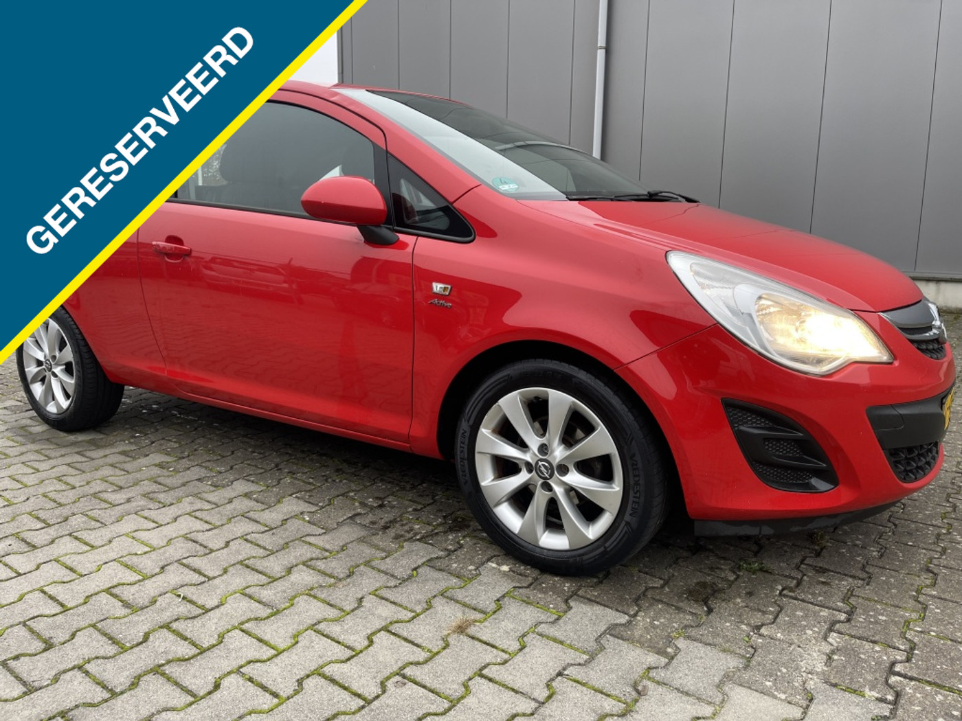 Opel Corsa 1.2 AIRCO-VERWARMDE STOELEN + STUUR APK: Nieuw bij aflevering 2013 - voorkant