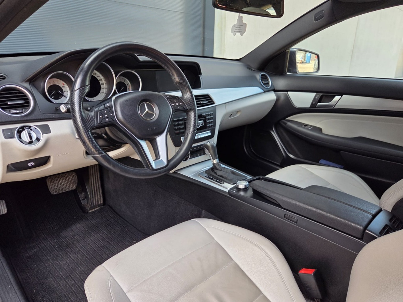 Foto van Mercedes-Benz C 200