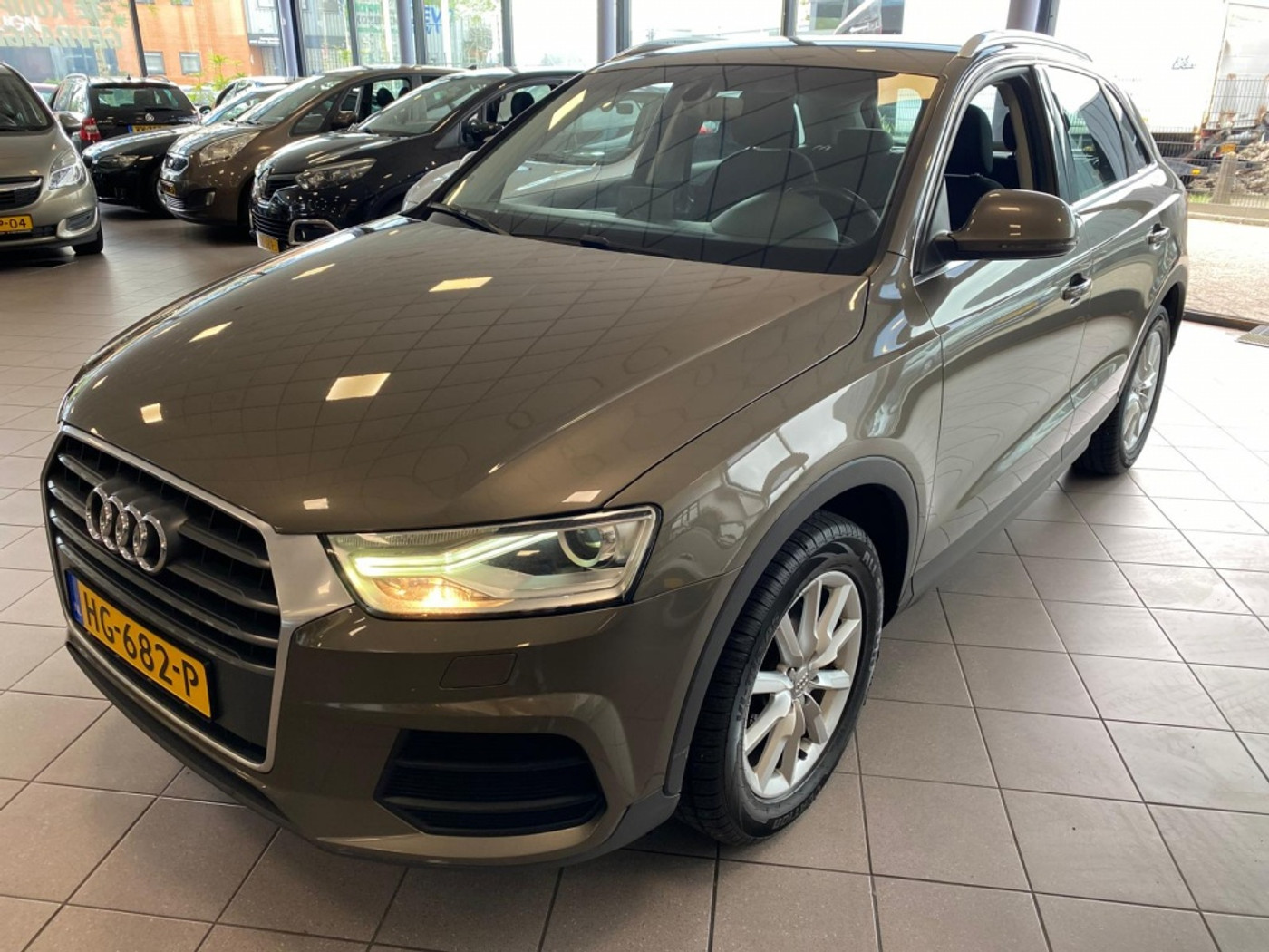 Audi Q3 1.4 TFSI CoD PrL AUTOMAAT BJ 2015 !!! 2015 - voorkant