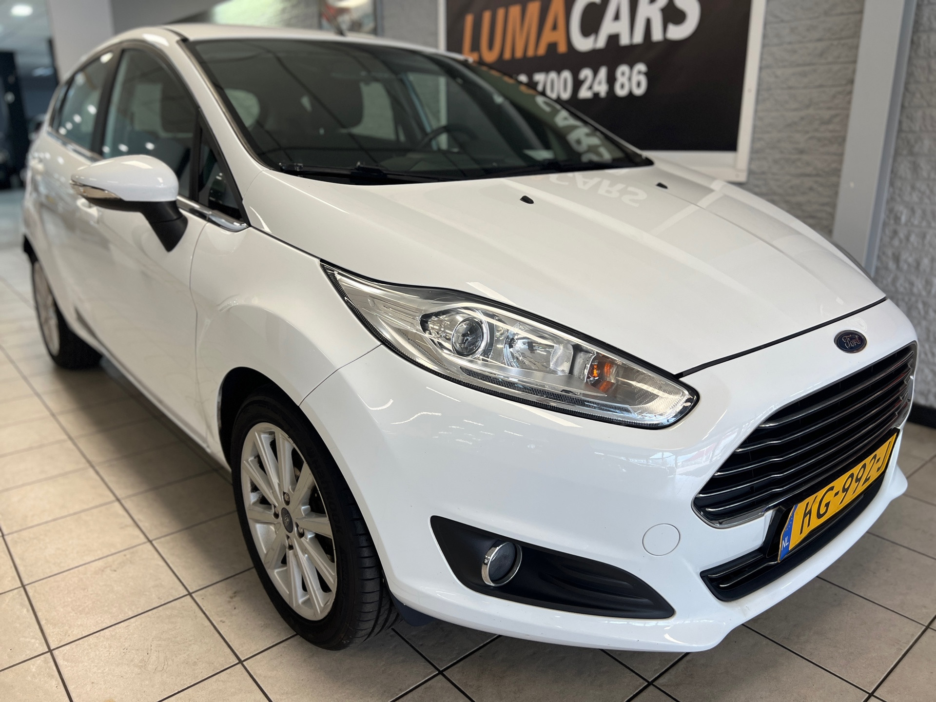 Ford Fiesta 1.0 EcoBoost Titanium | Nieuwe APK | Navi | PDC 2015 - voorkant