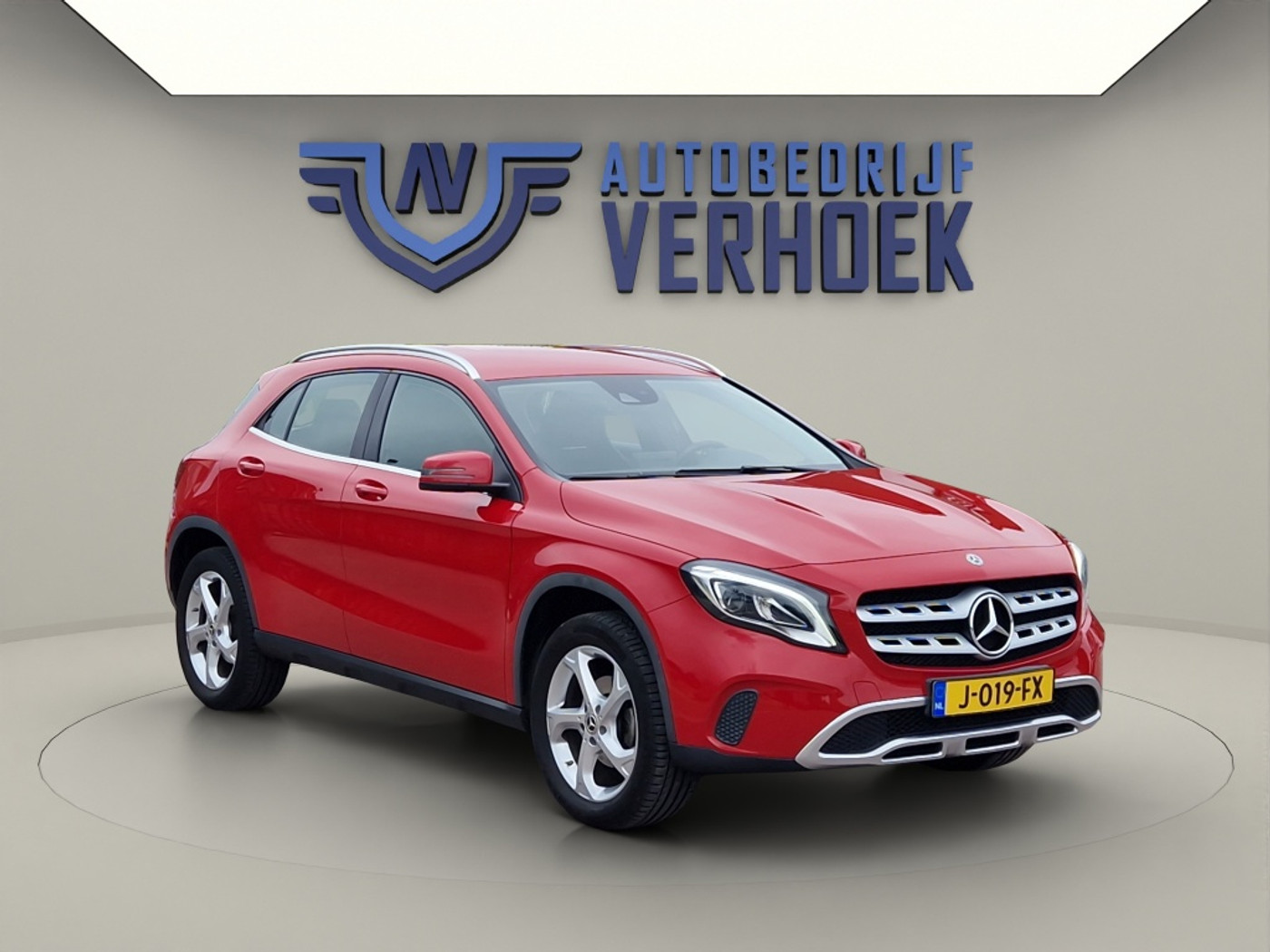 Mercedes-Benz Gla 200 200 Premium Stoelverwarming - Camera - Navi 2019 - voorkant
