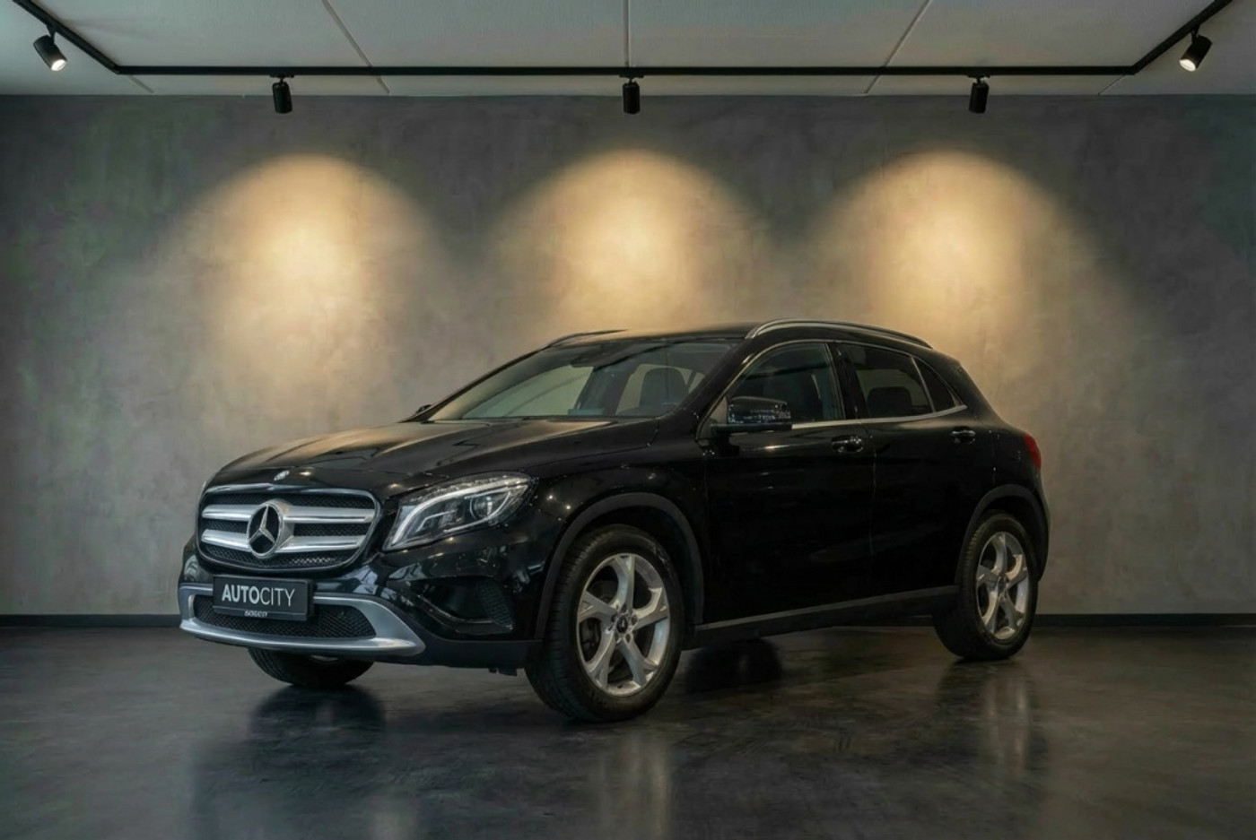 Mercedes-Benz Gla 200 200 Premium 157PK Automaat | Panoramadak 2019 - voorkant