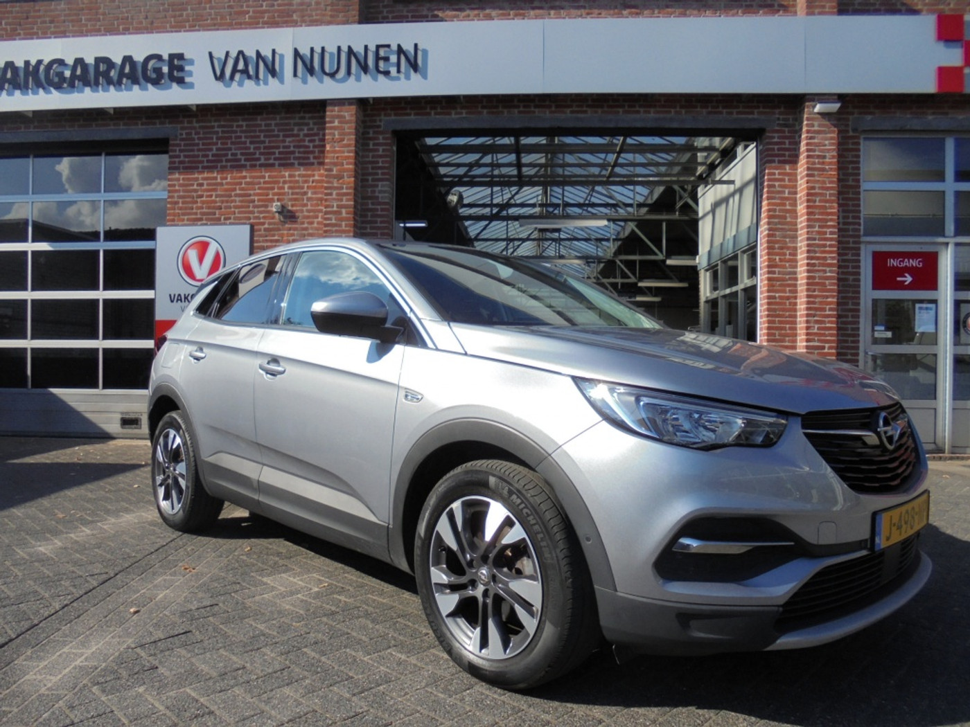 Opel Grandland X 1.2 Turbo Business Executive 2020 - voorkant