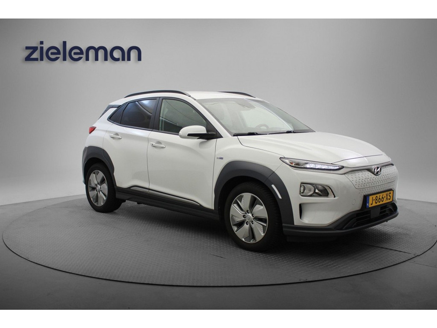 Hyundai Kona Fashion 64 kWh - Stoelverw. Camera, Half Leer, Headup Display, S 2020 - voorkant