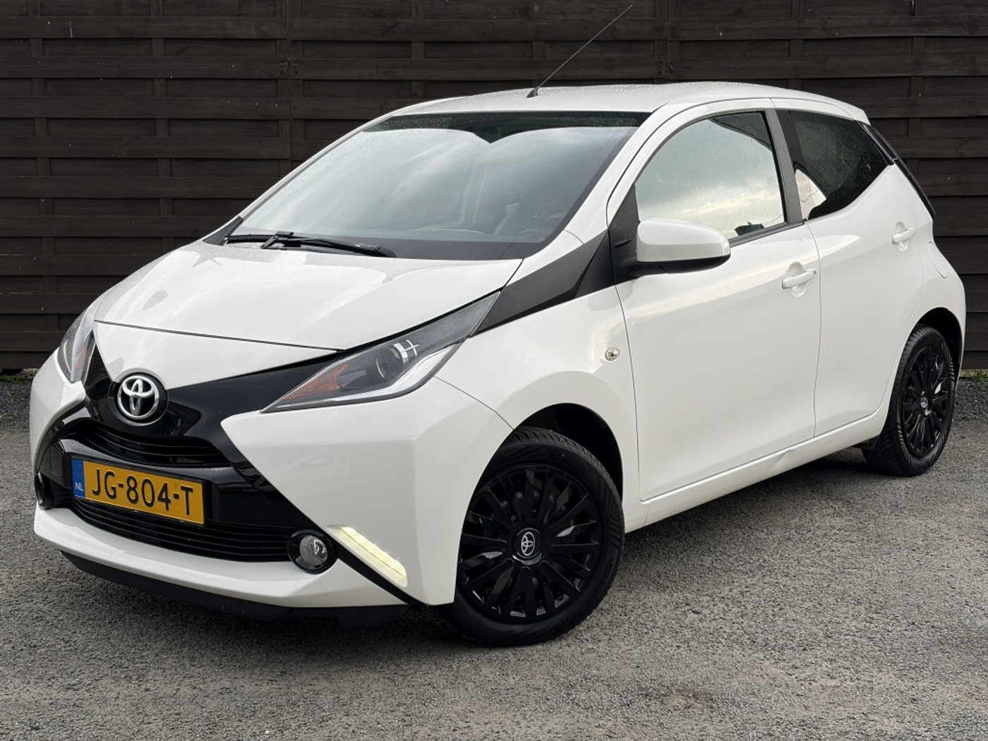 Toyota Aygo 1.0 VVT-i x-play 2016 - voorkant