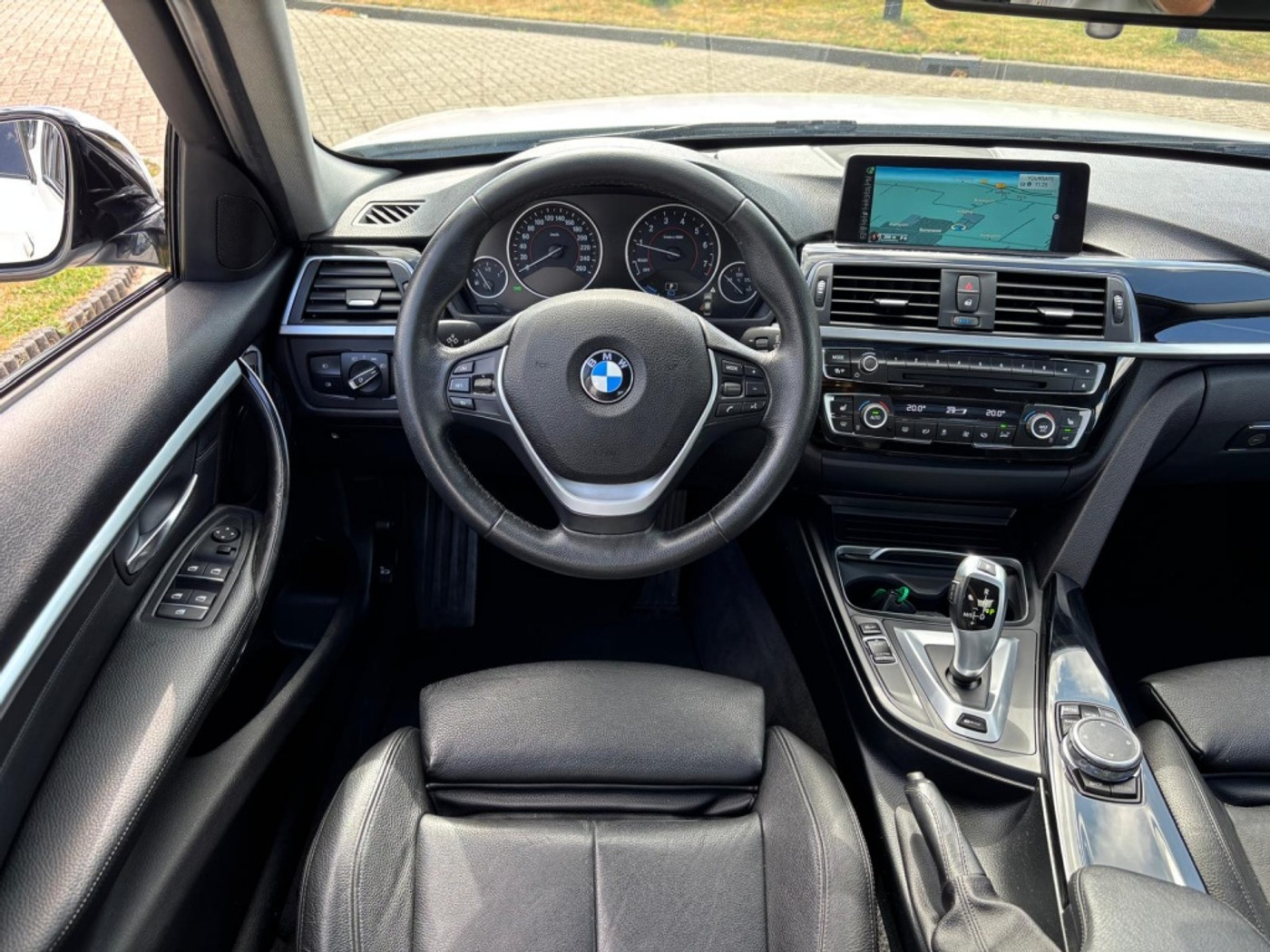 Foto van BMW 330e