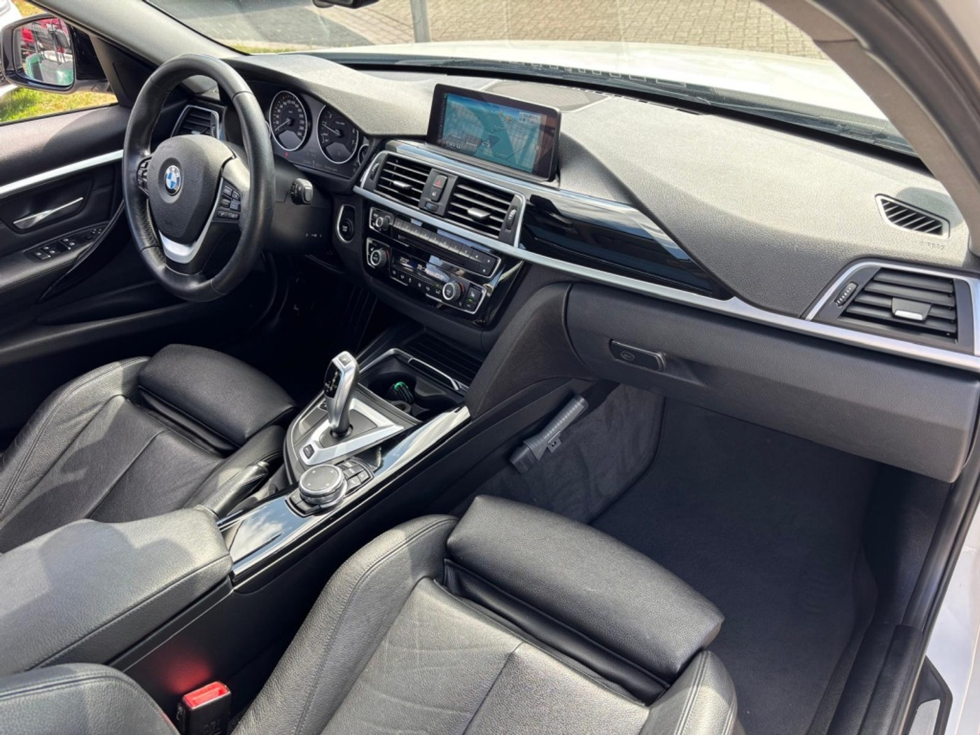 Foto van BMW 330e