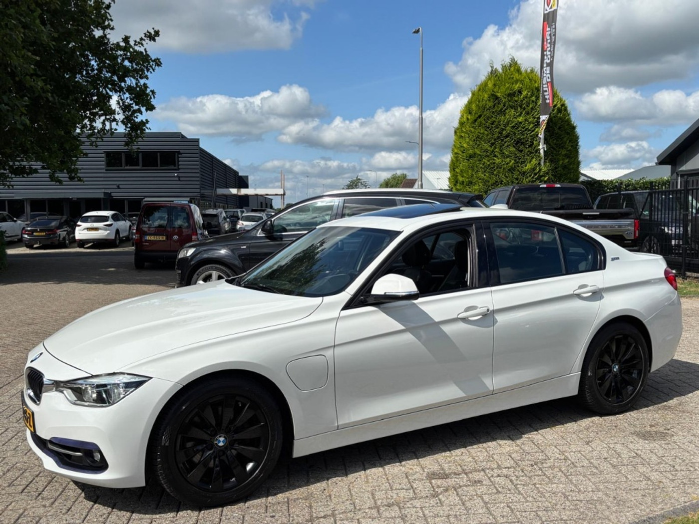 Foto van BMW 330e