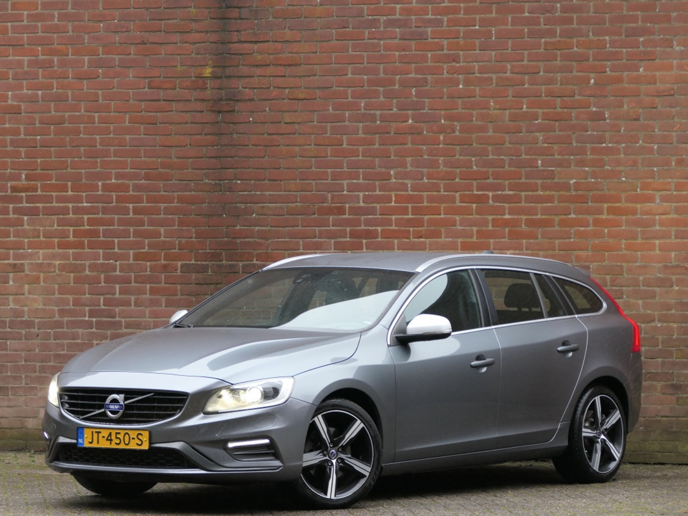 Volvo V60 1.5 T3 Summum 2016 - voorkant
