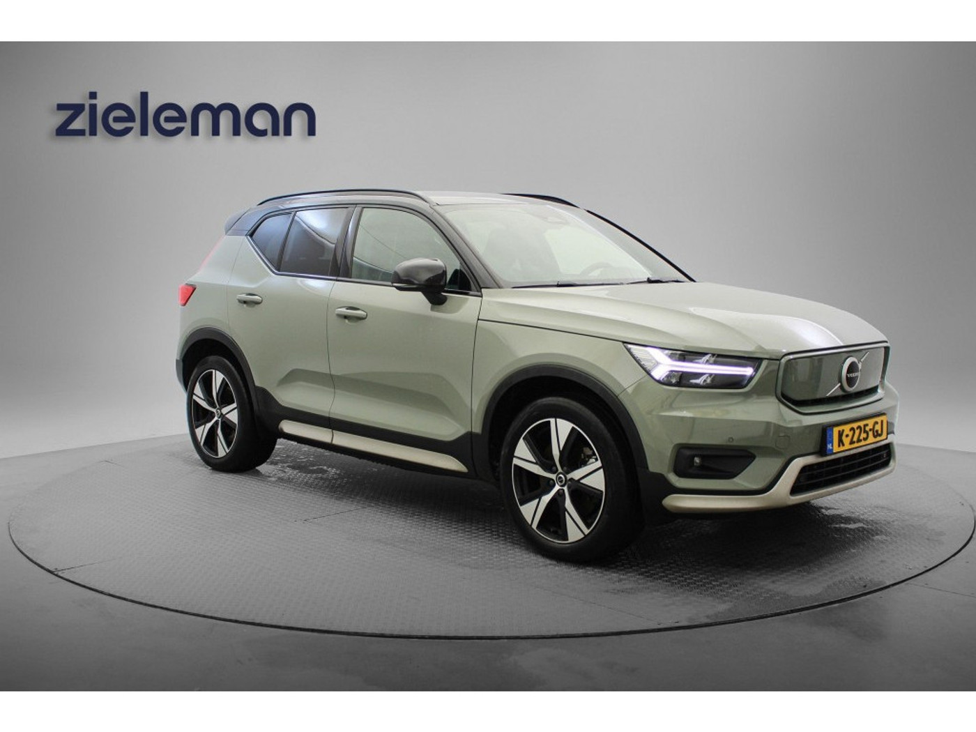 Volvo XC40 Recharge P8 AWD R-Design - Carplay, Navi, Camera, Cruise, Half L 2020 - voorkant