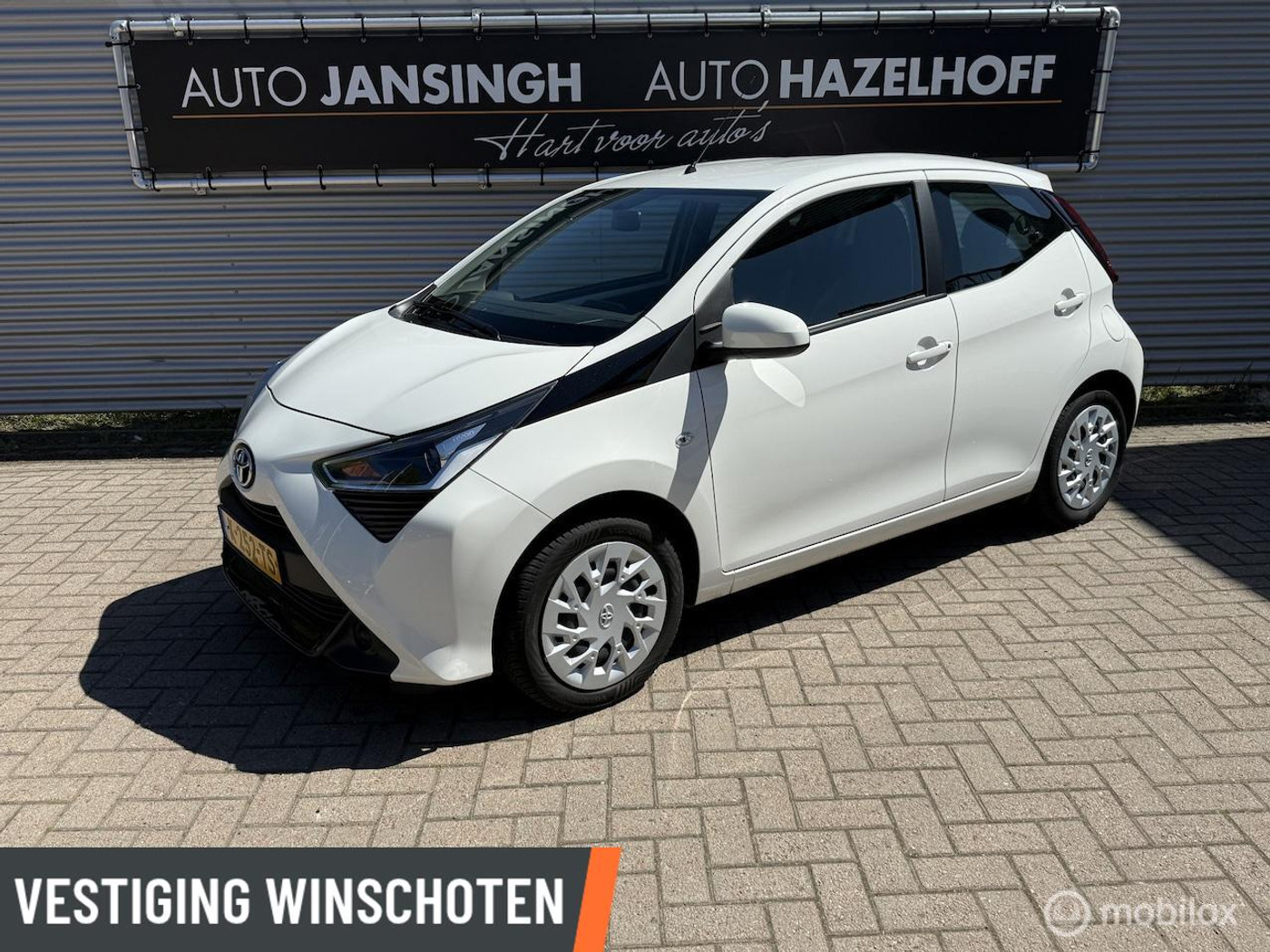 Toyota Toyota Aygo 1.0 VVT-i x-play Als nieuw | Airco | Apple Carplay/Android Auto | Bluetooth | Camera | RIJ 2021 - voorkant