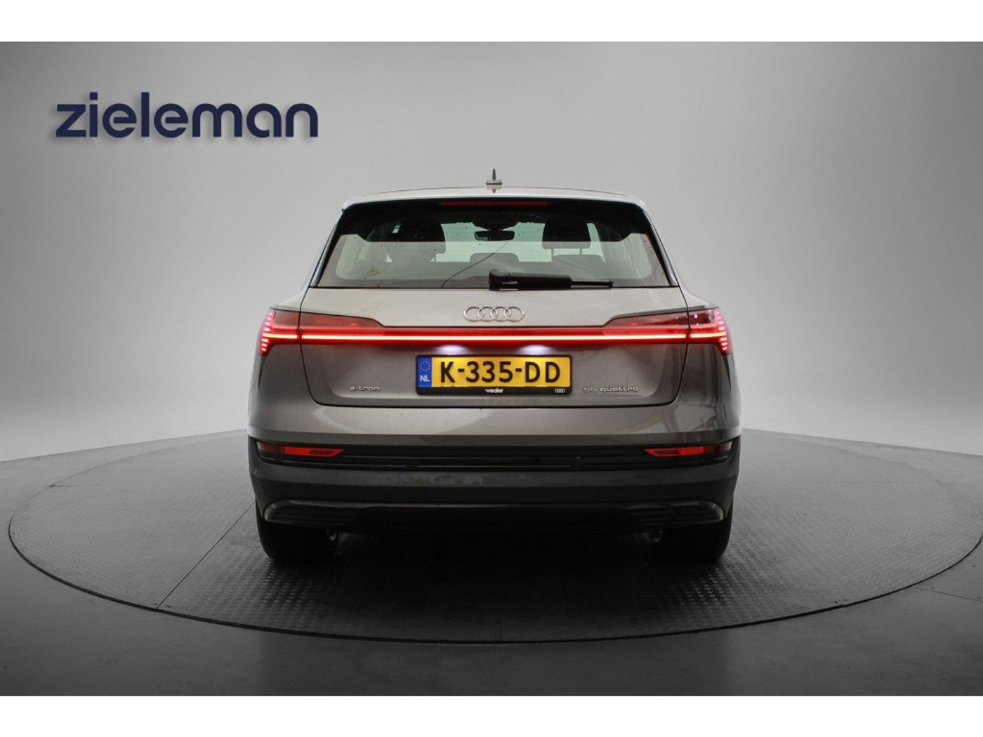 Foto van Audi E-tron 55