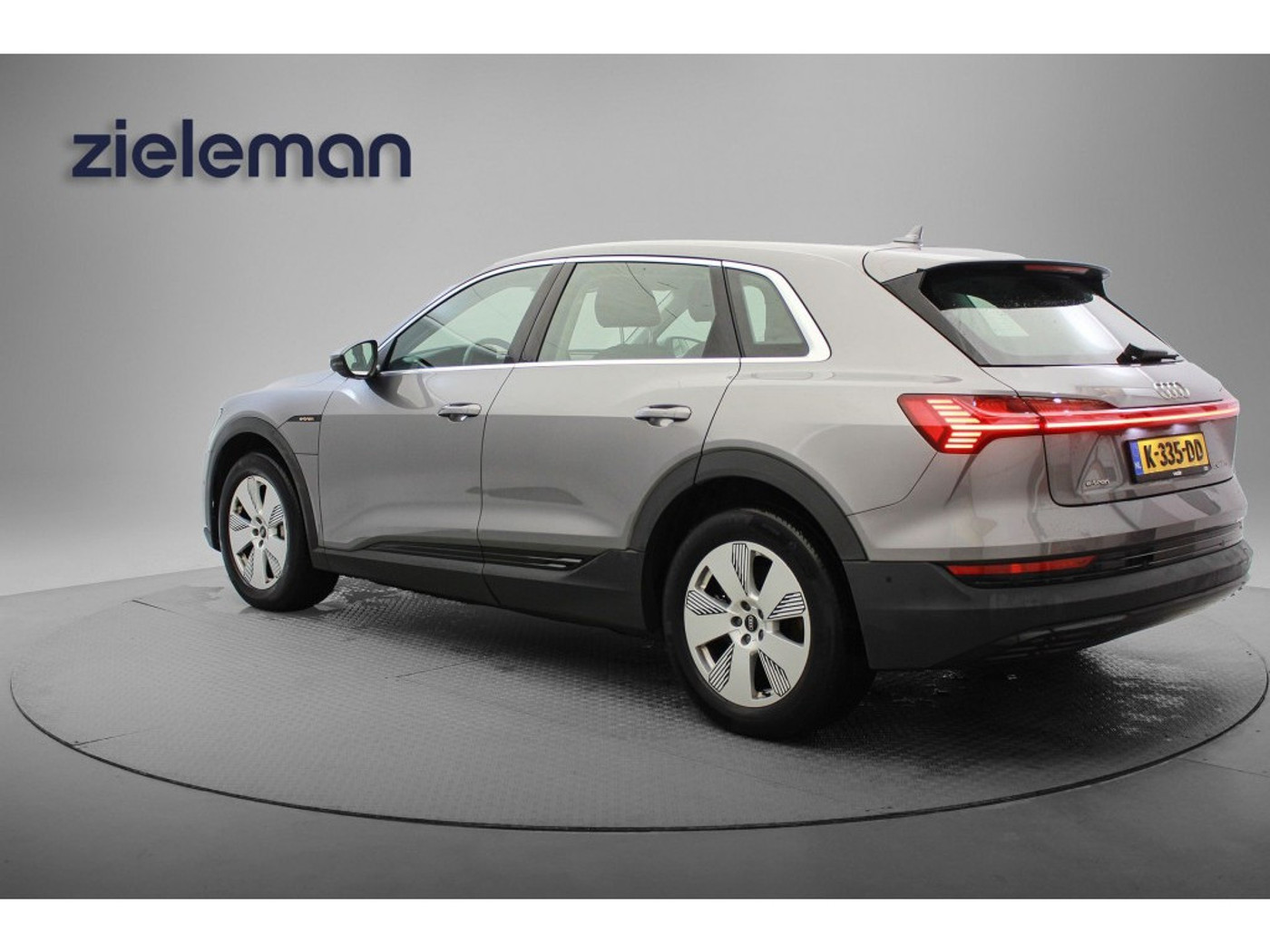 Foto van Audi E-tron 55