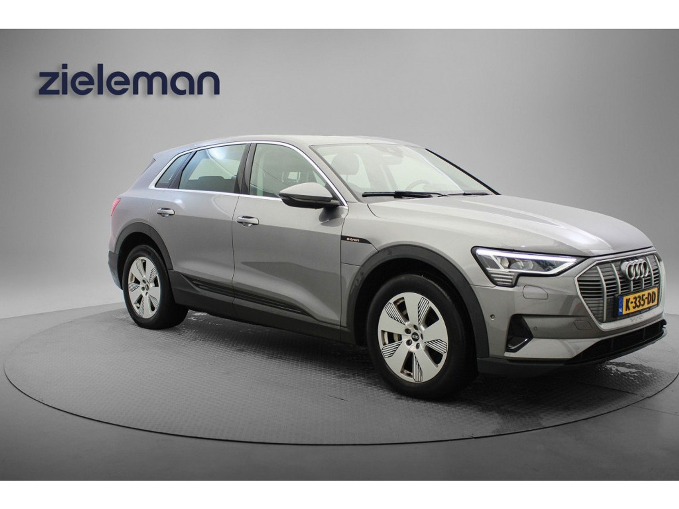 Foto van Audi E-tron 55