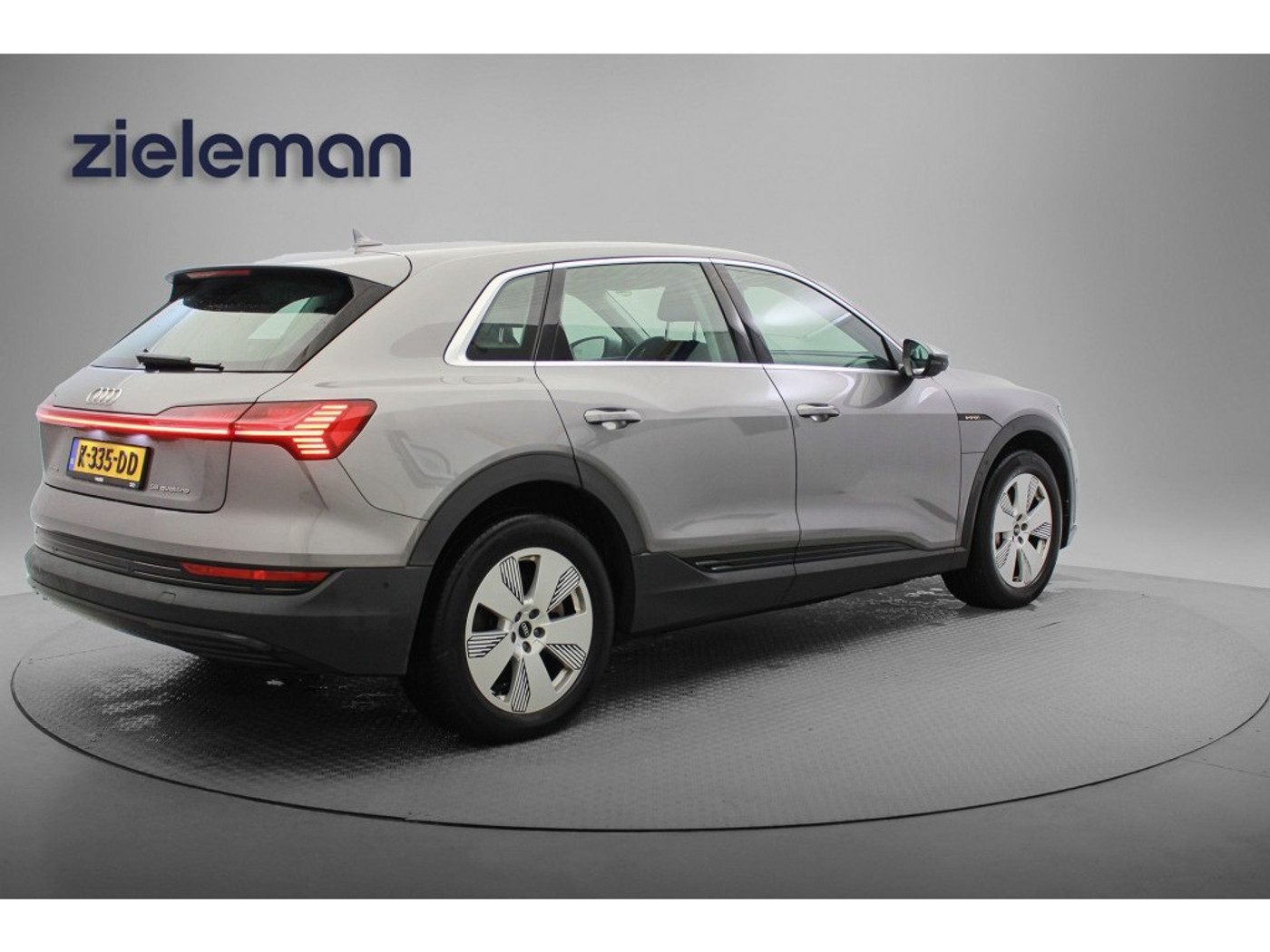 Foto van Audi E-tron 55