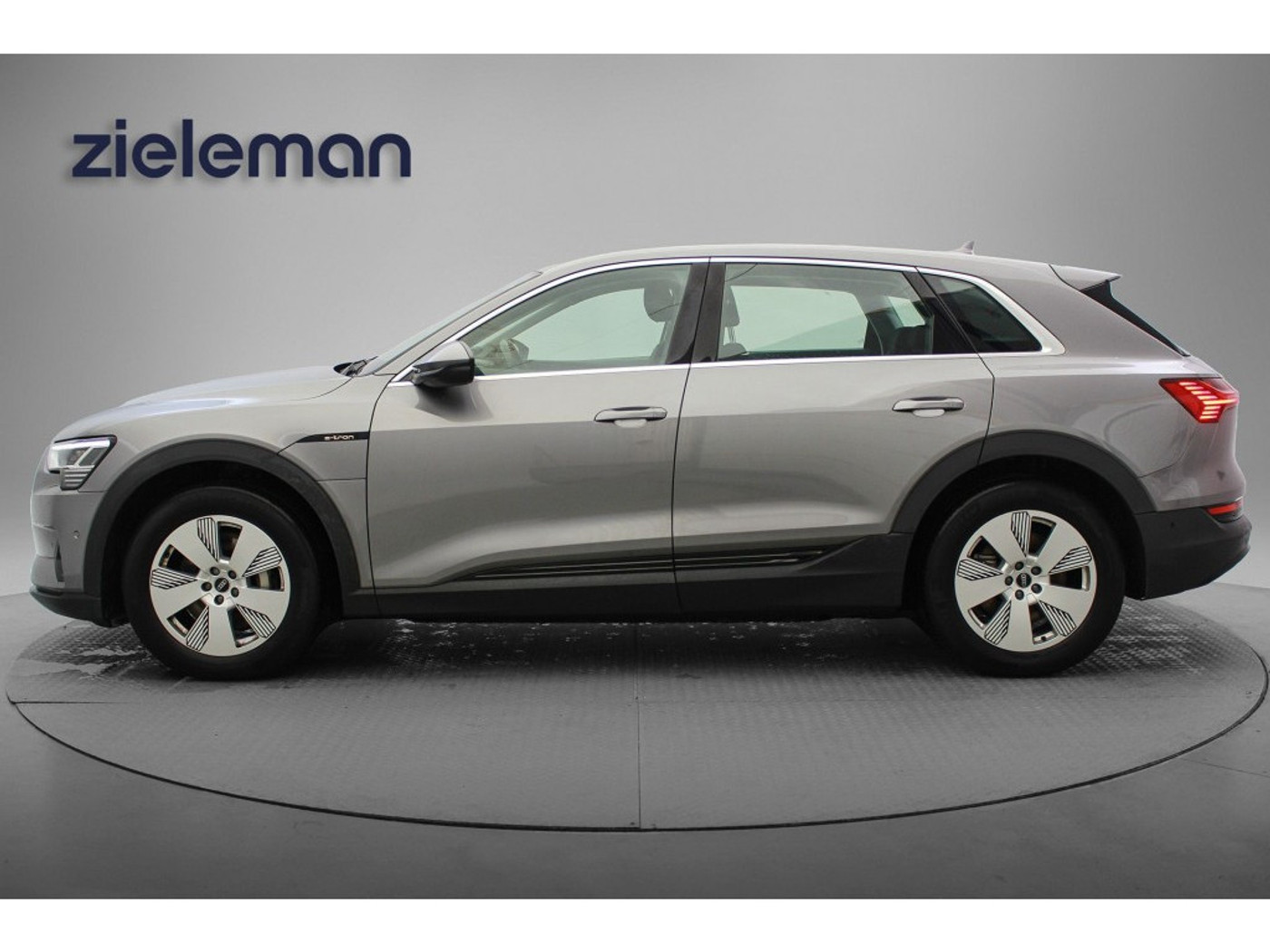 Foto van Audi E-tron 55