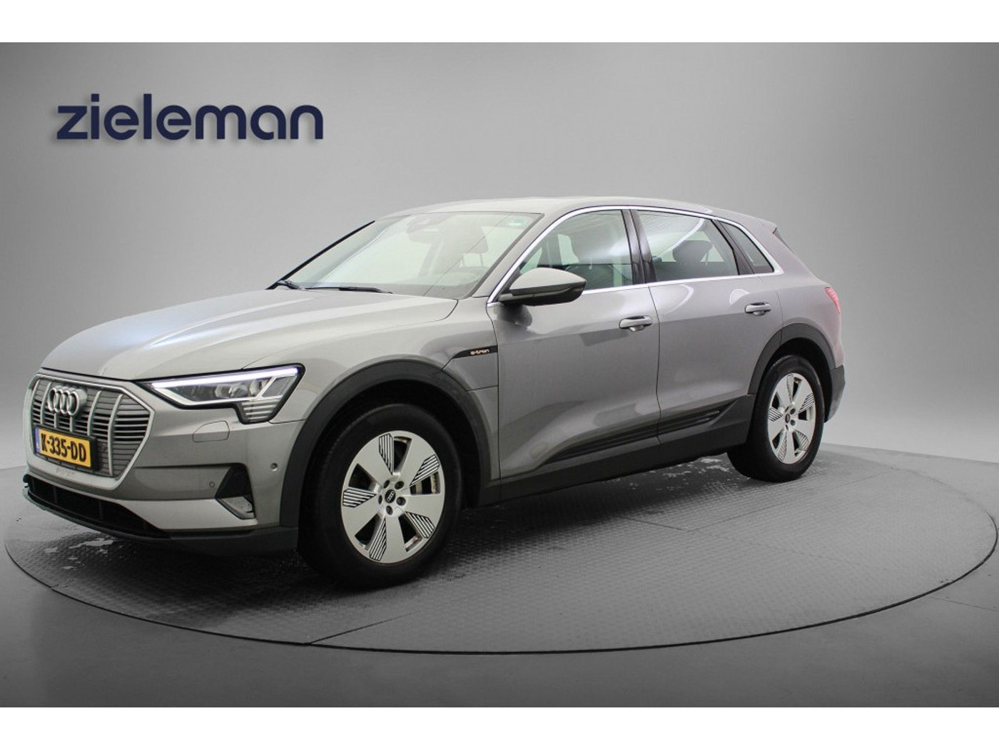 Foto van Audi E-tron 55