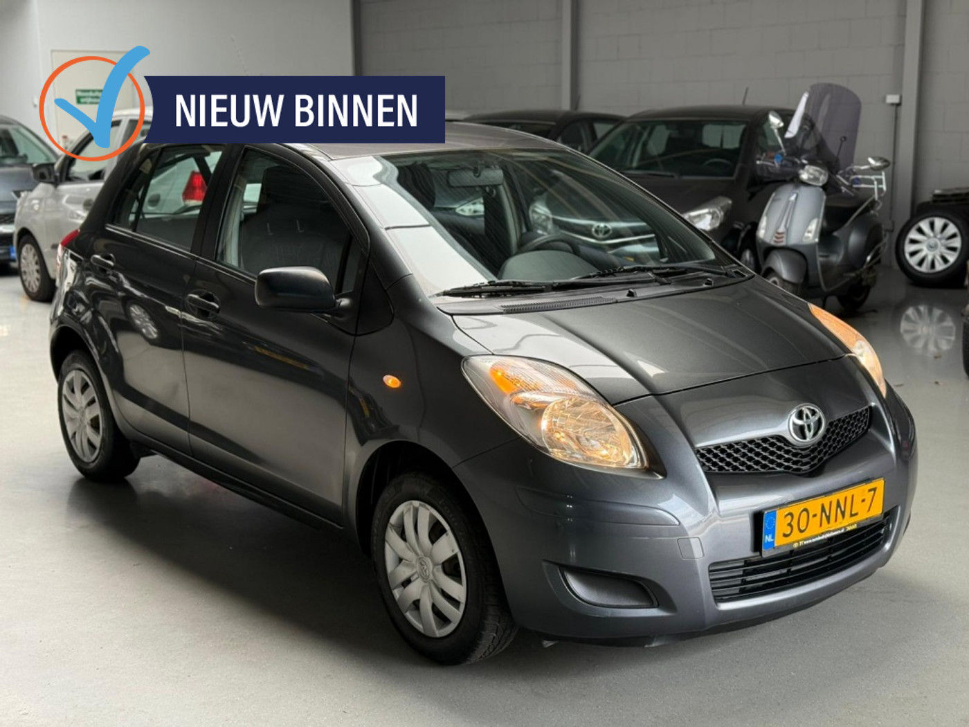 Toyota Toyota Yaris 1.0 VVTi Acces 2010 - voorkant