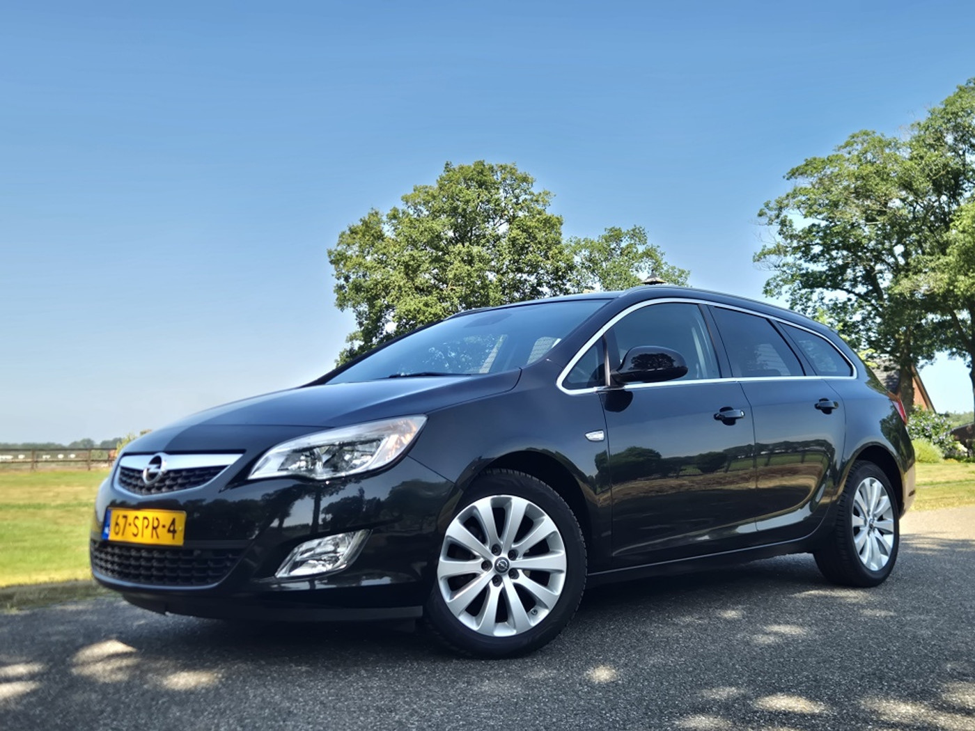 Opel Astra Sports Tourer 1.4 Cosmo 2011 - voorkant