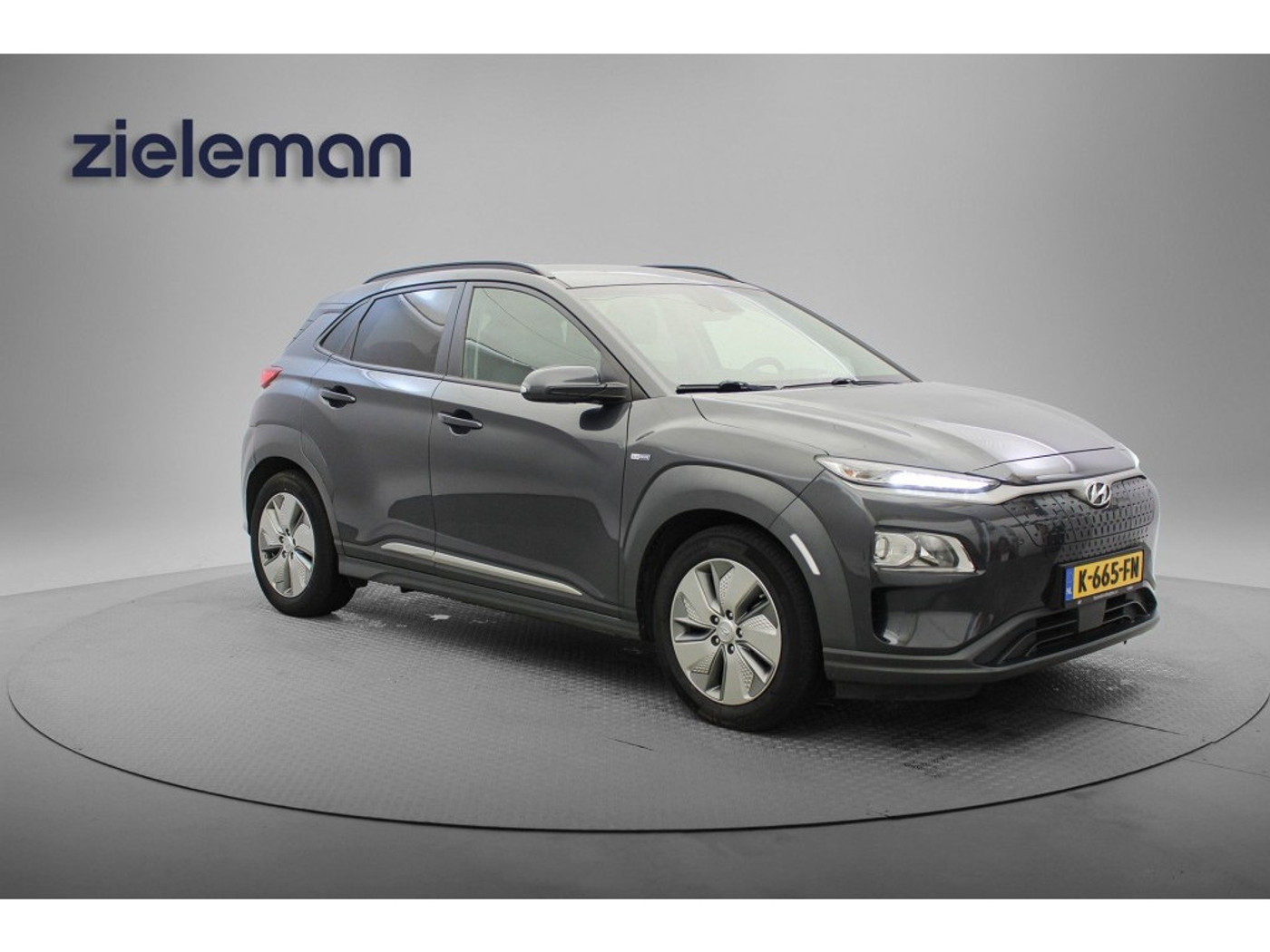 Hyundai Kona Fashion 64 kWh - Carplay, Stoelverw. Camera, Navi, Half leer, He 2020 - voorkant