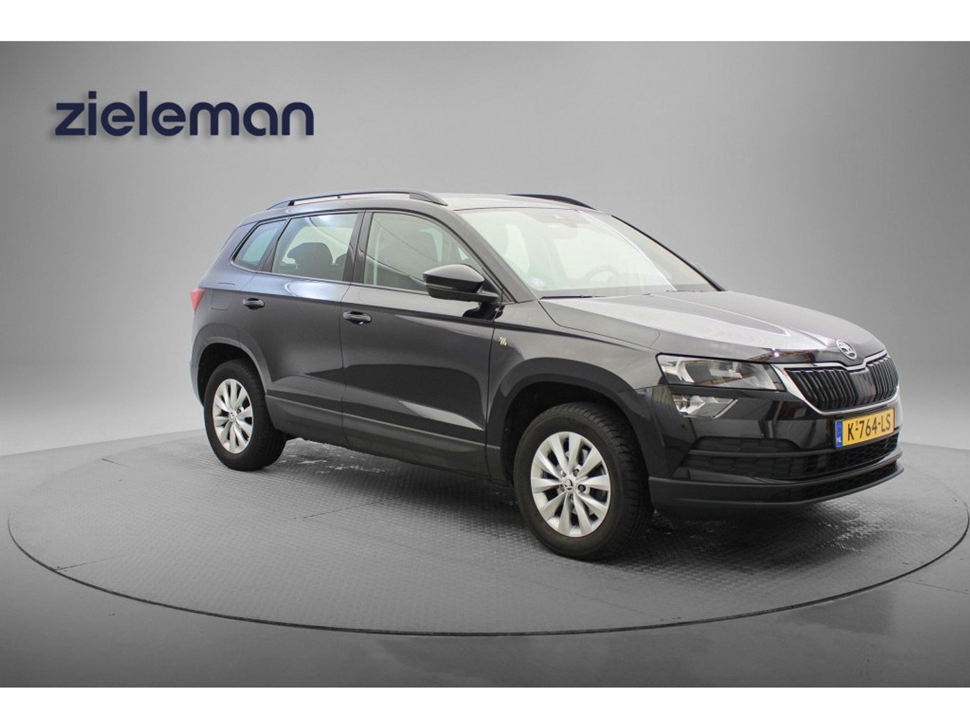 Skoda Karoq 1.5 TSI ACT Business Edition Automaat - Carplay, Navi, Cruise, Clima, Stoelverw. 2021 - voorkant