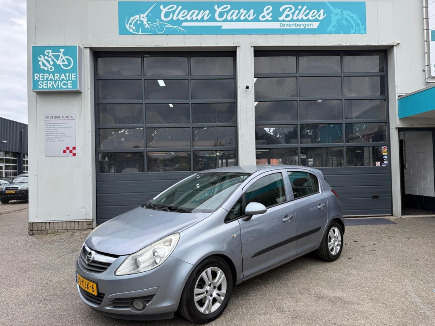 Opel Corsa 1.4-16V Enjoy 2009 - voorkant