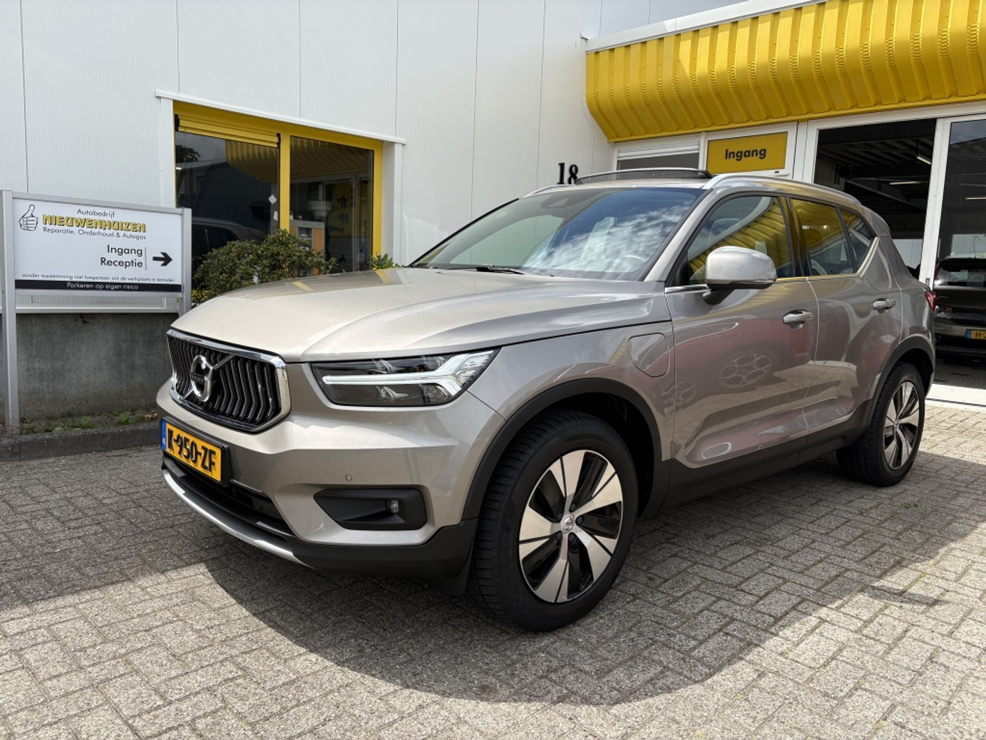Volvo XC40 1.5 T5 Rech. Camera Trekhaak Panoramadak NL auto 2021 - voorkant